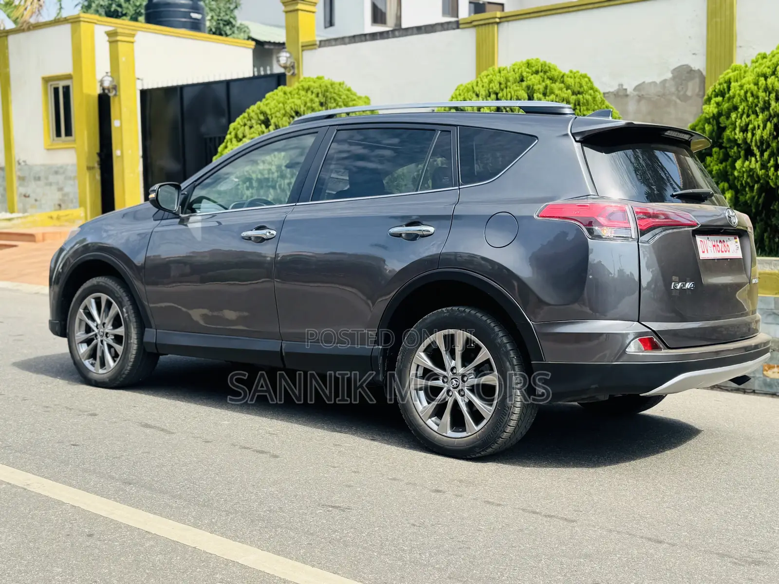 Toyota RAV4 Limited 4dr SUV AWD (2.5L 4cyl 6A) 2018 Gray