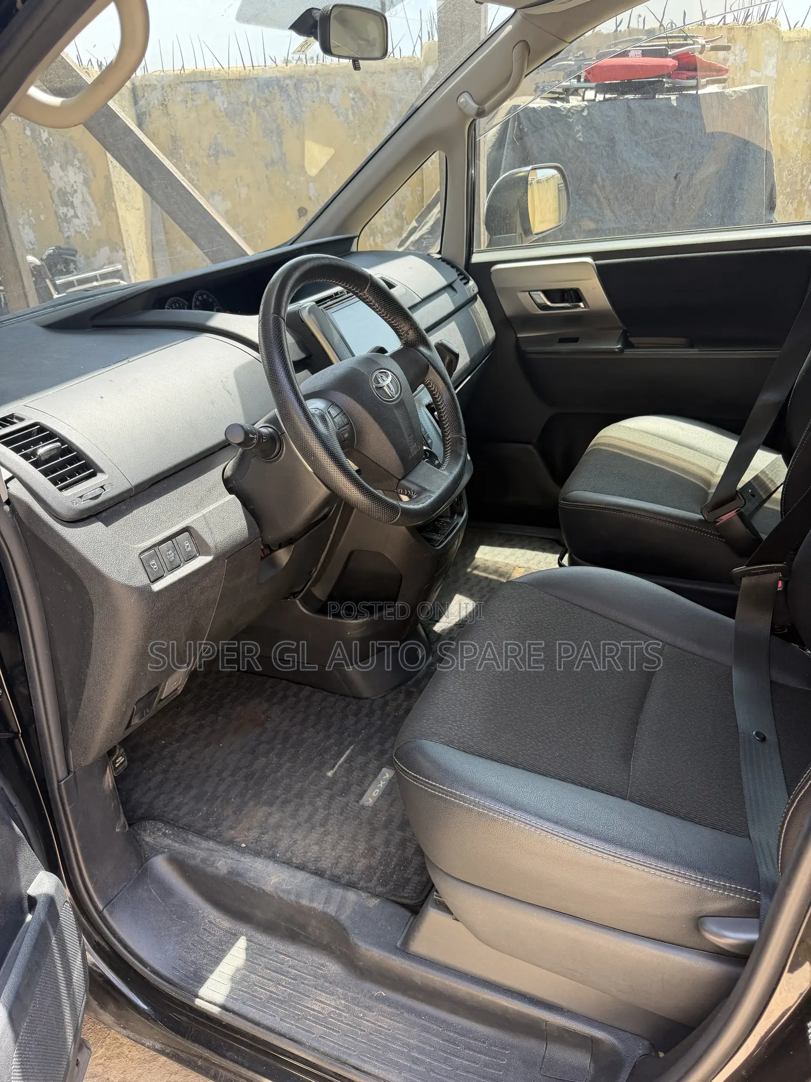 Toyota Voxy V 2WD 7-Seater 2013 Black