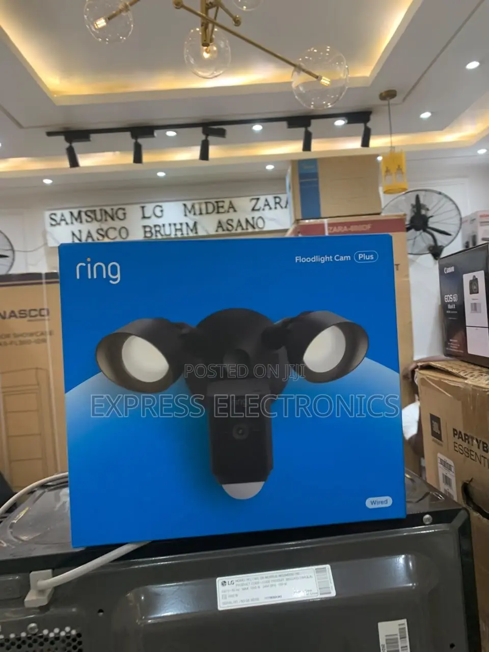 Quality Sleek Ring Floodlight Cam Plus | Outdoor Flood Light