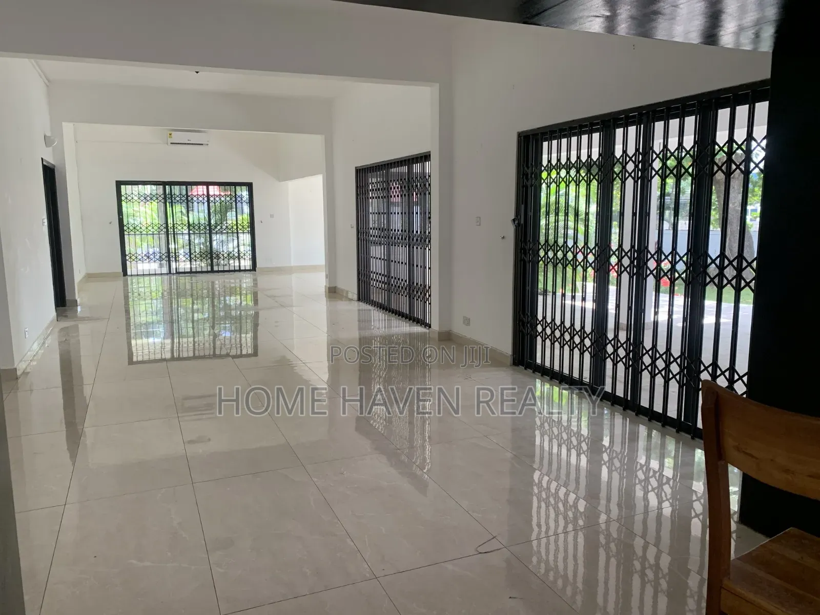 5bdrm House in North Ridge for rent