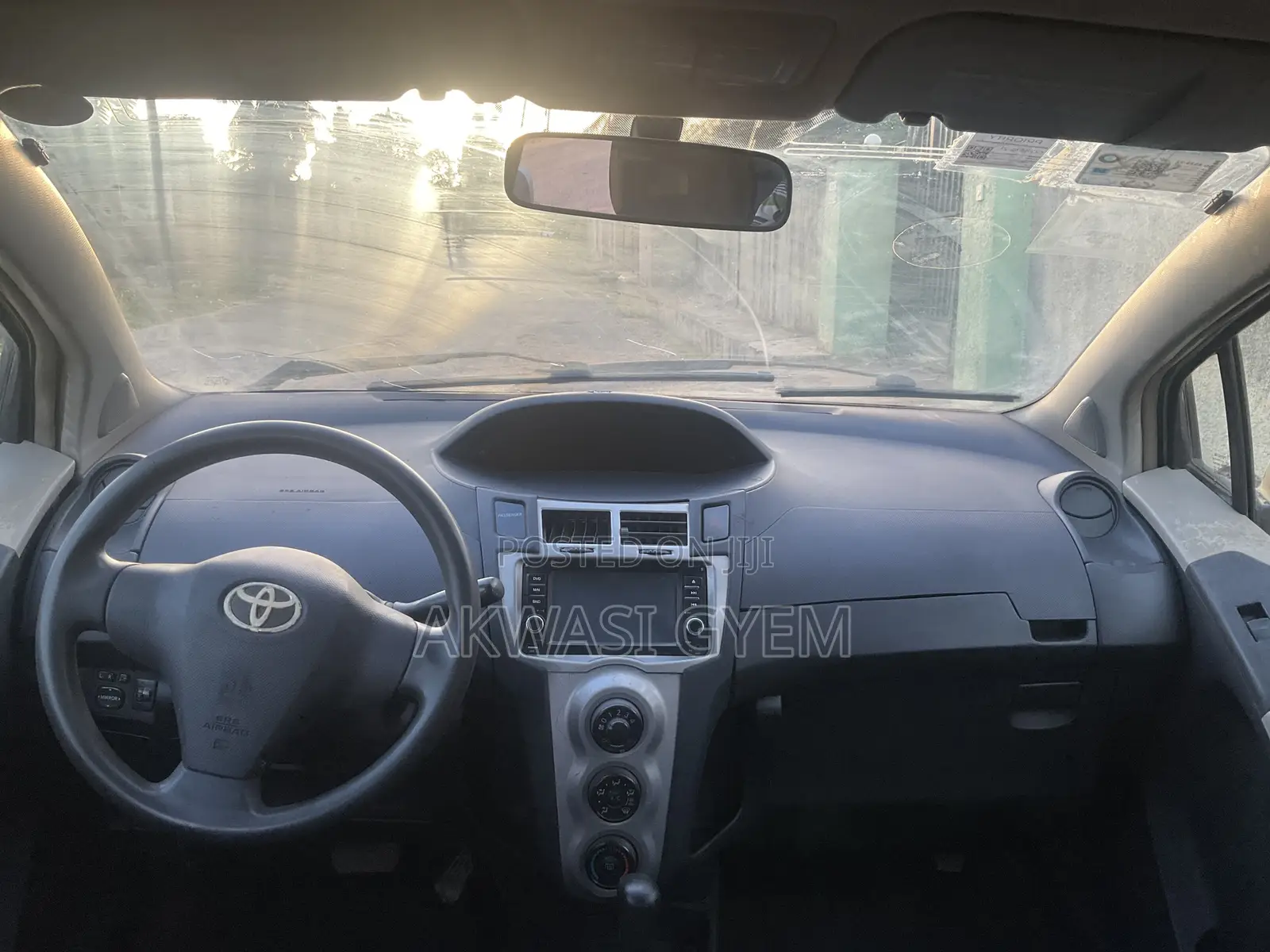 Toyota Vitz 1.0 FWD 5dr 2010 Silver