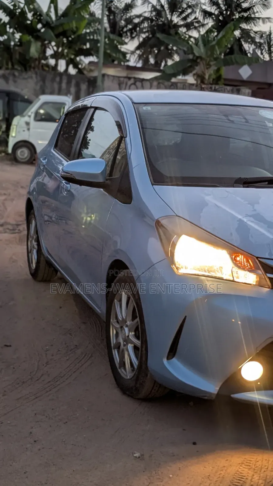Toyota Vitz 1.3 AWD 5dr 2015 Blue