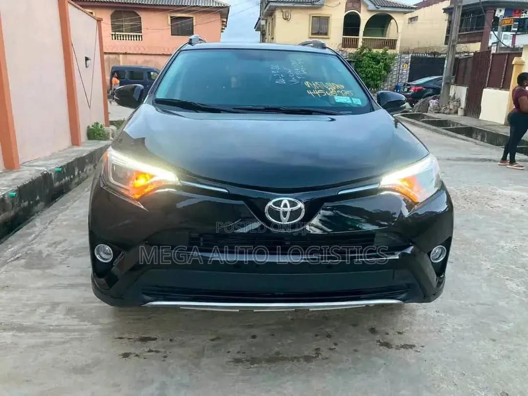 Toyota RAV4 XLE AWD (2.5L 4cyl 6A) 2017 Matt Black