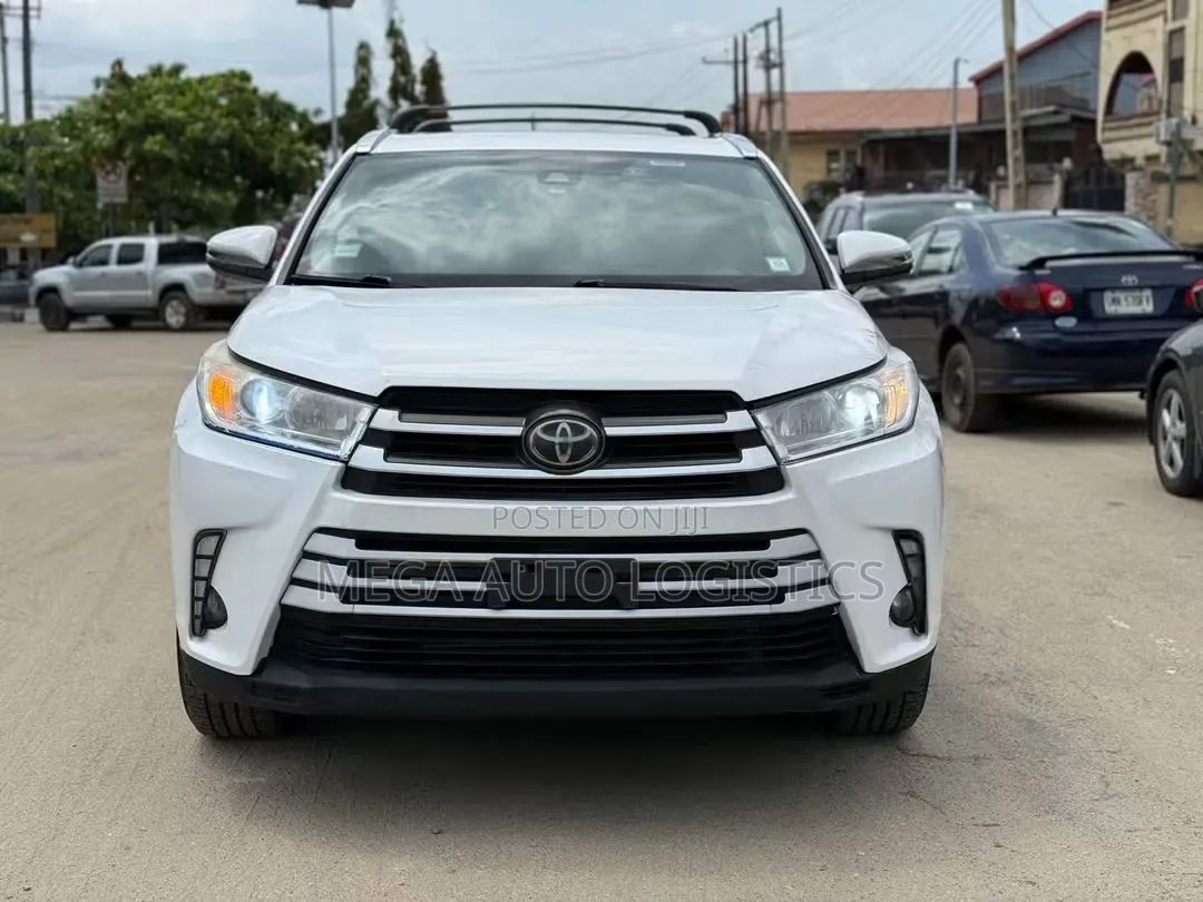 Toyota Highlander XLE 4x4 V6 (3.5L 6cyl 8A) 2018 White