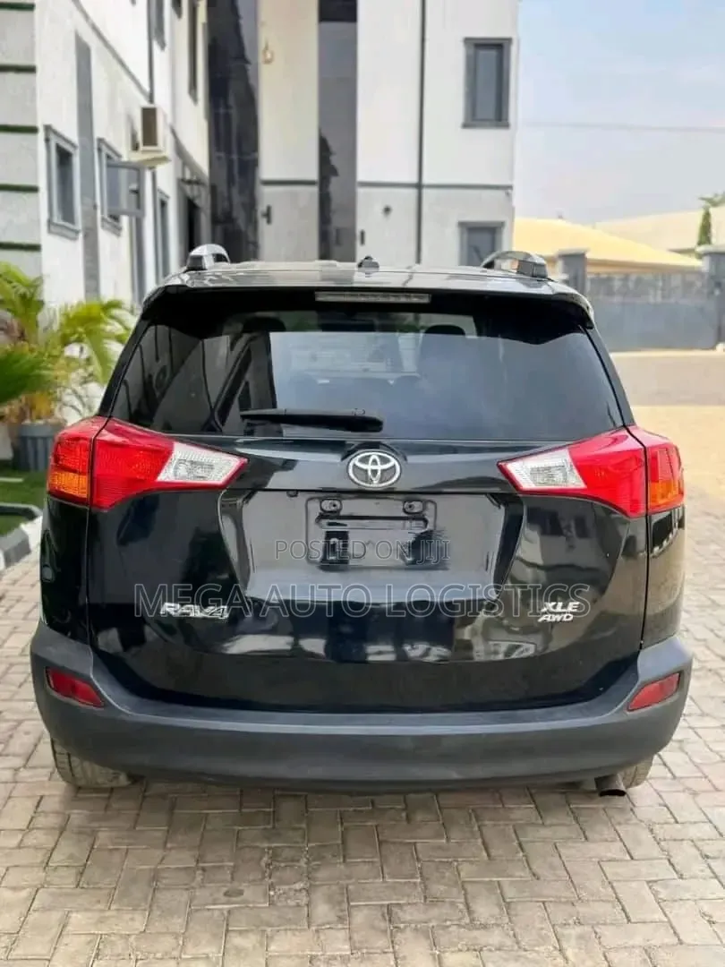 Toyota RAV4 XLE 4dr SUV AWD (2.5L 4cyl 6A) 2015 Matt Black