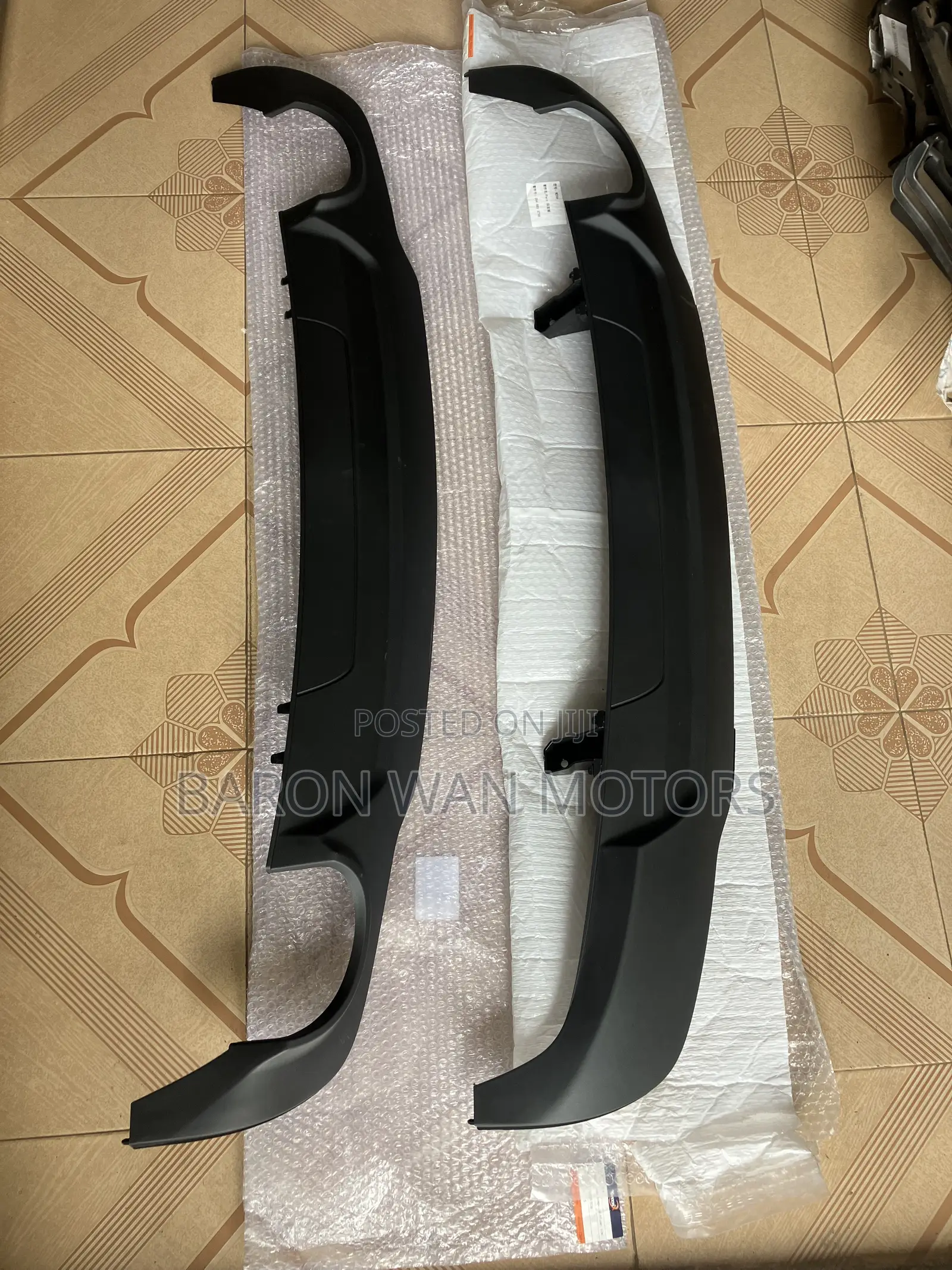 W204 C250/C300 Back Bumper Diffuser New Model Availble