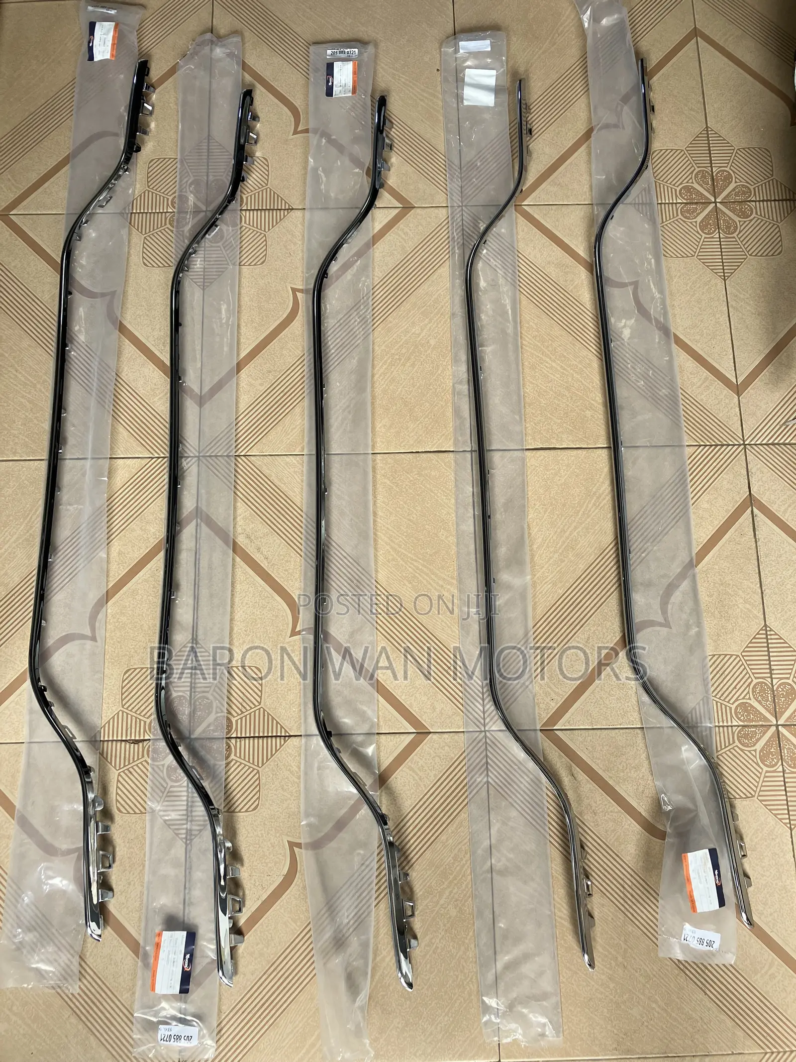 W205 C300 Back Bumper Shinning Old Model Available