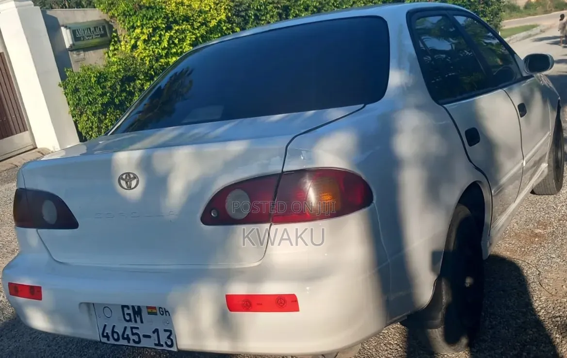 Toyota Corolla 2002 White
