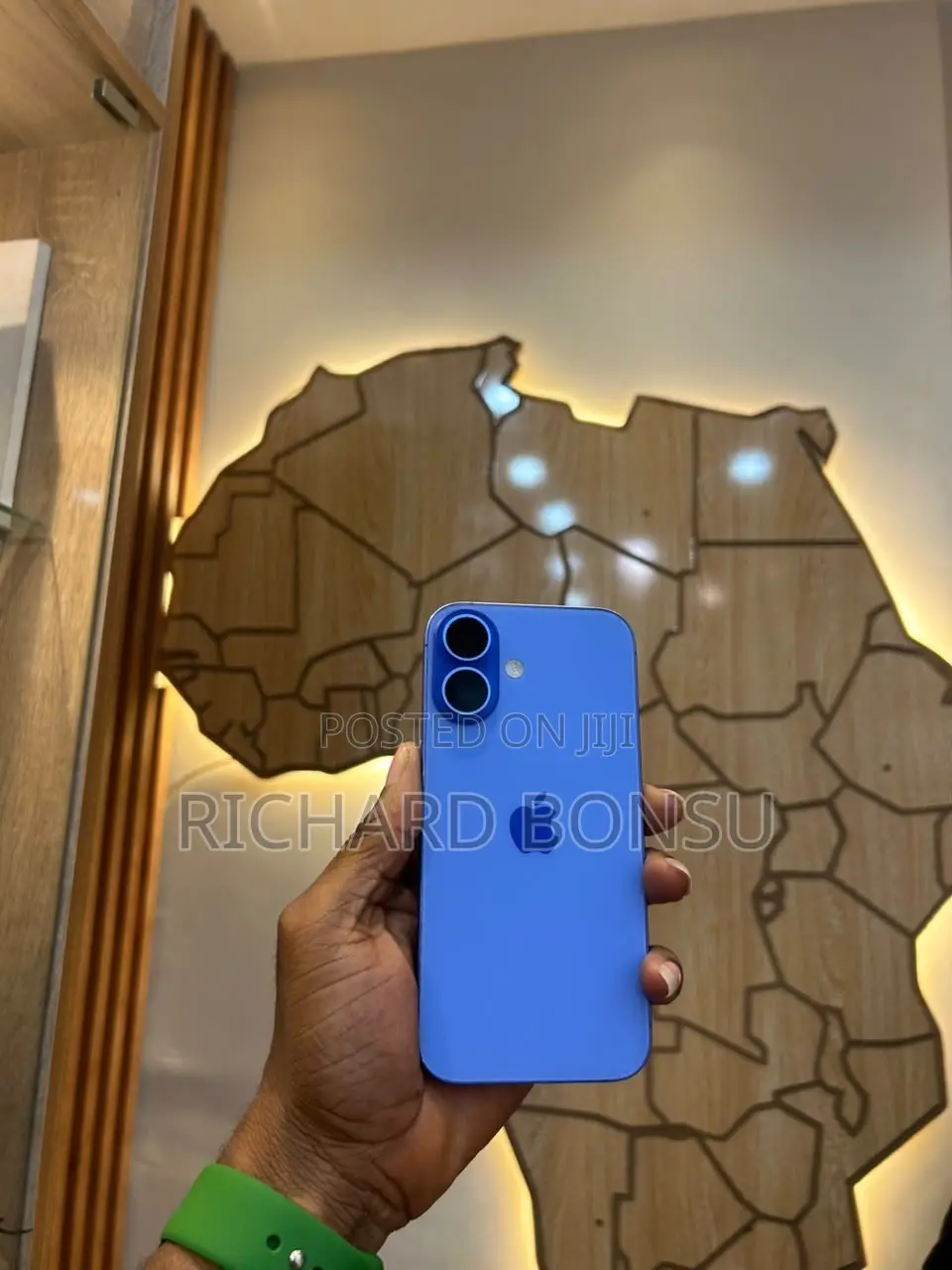 New Apple iPhone 16 128 GB Blue