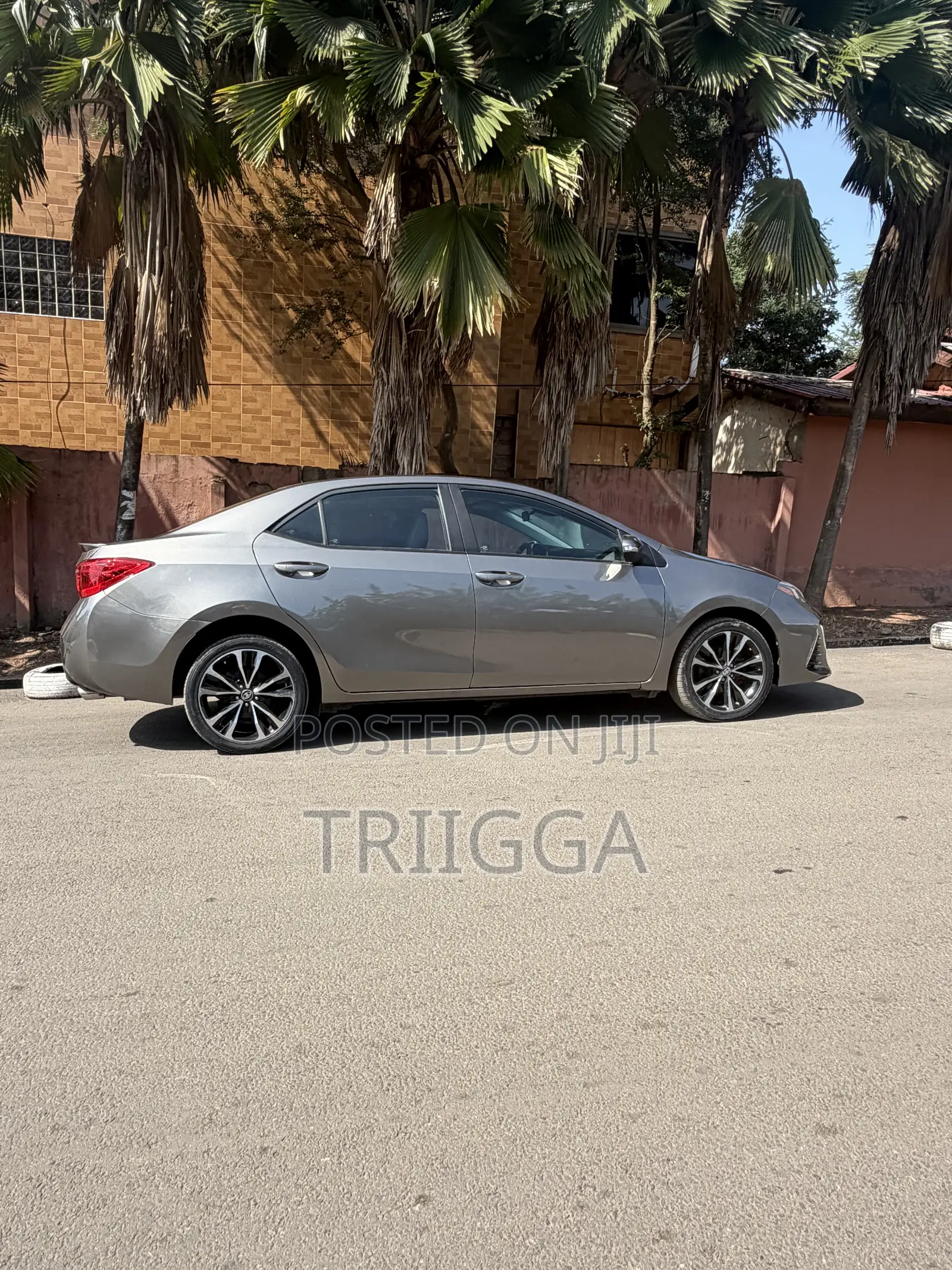 Toyota Corolla SE Special Edition 4dr Sedan (1.8L 4cyl CVT) 2017 Gray