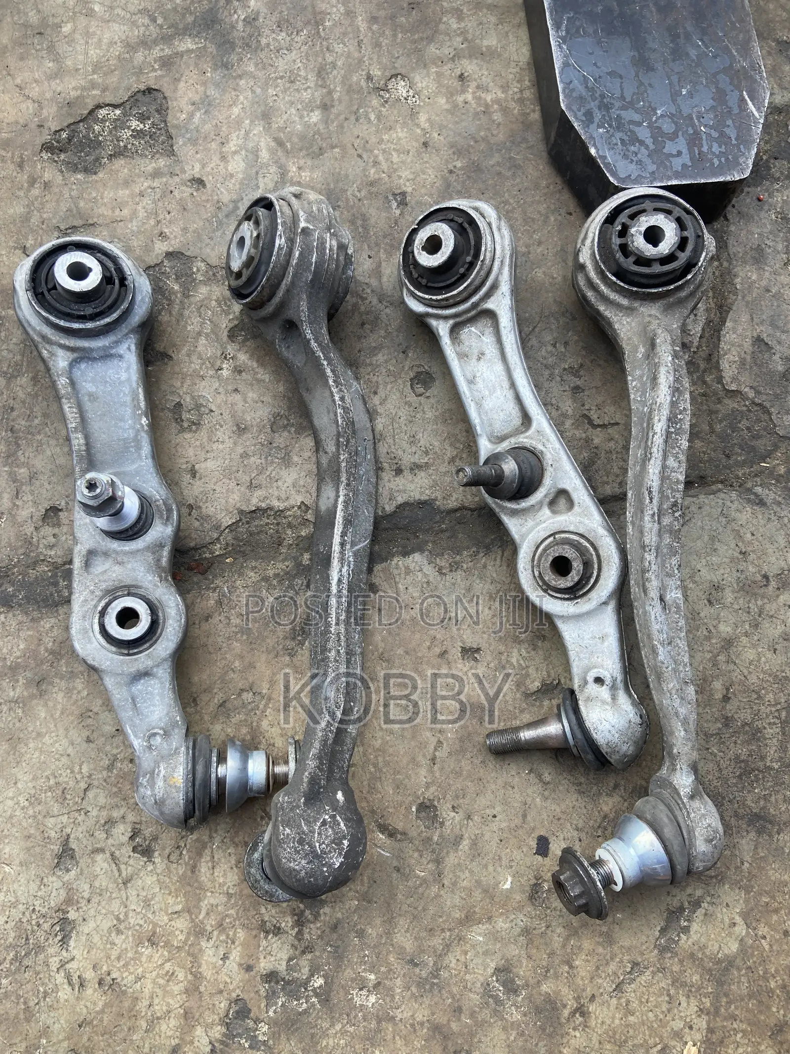 Benz C300/205 2012,2013,2015,2016,2017,2018,2019,2020 Lower Arm Used