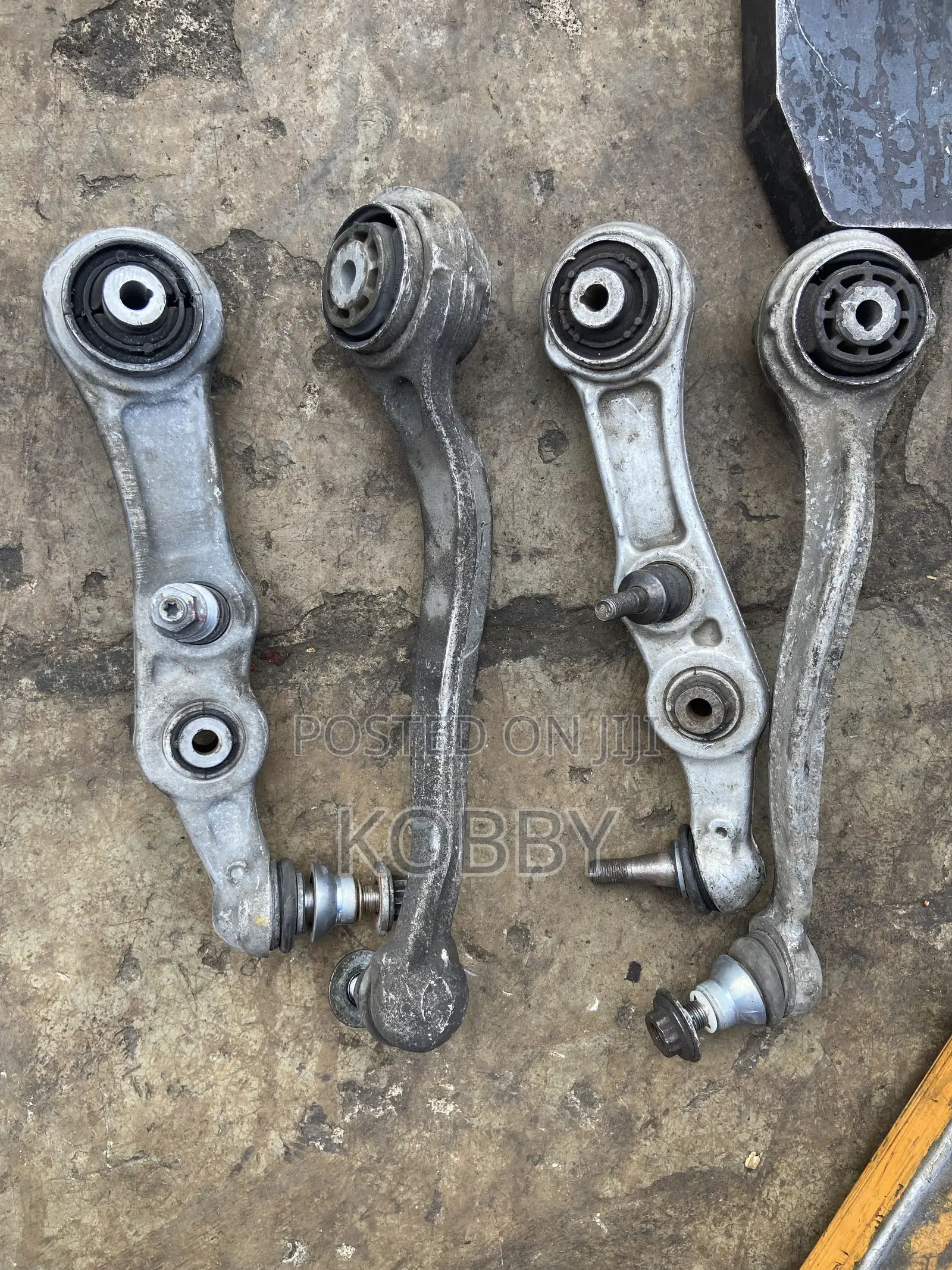 Benz C300/205 2012,2013,2015,2016,2017,2018,2019,2020 Lower Arm Used
