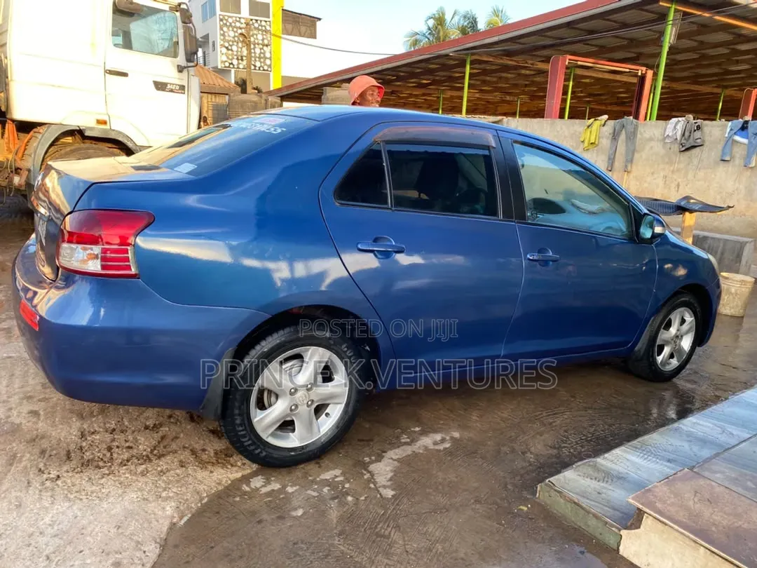Toyota Belta 2010 Blue