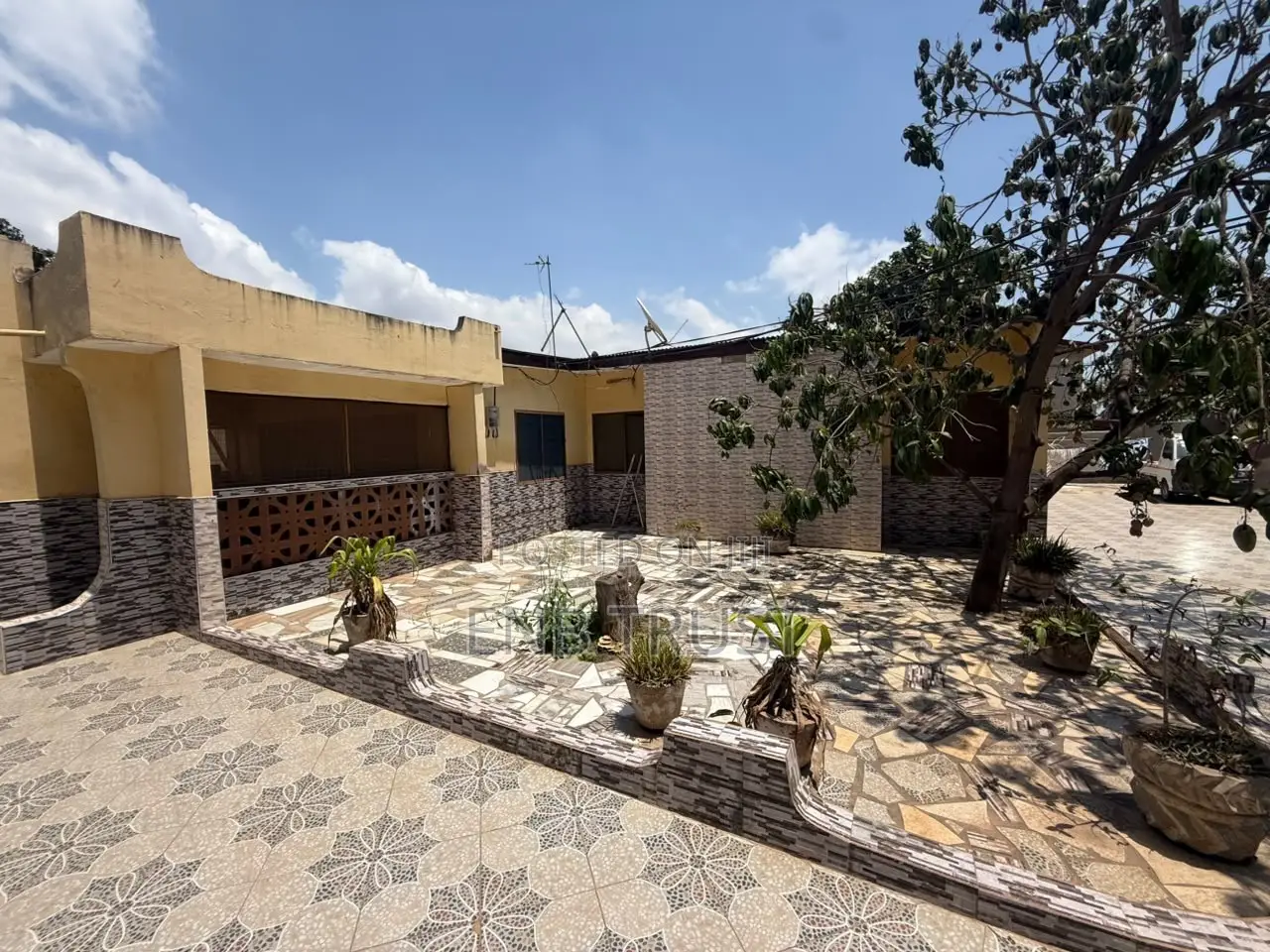 2bdrm Apartment in Awoshie Onyinase, Last Stop for rent