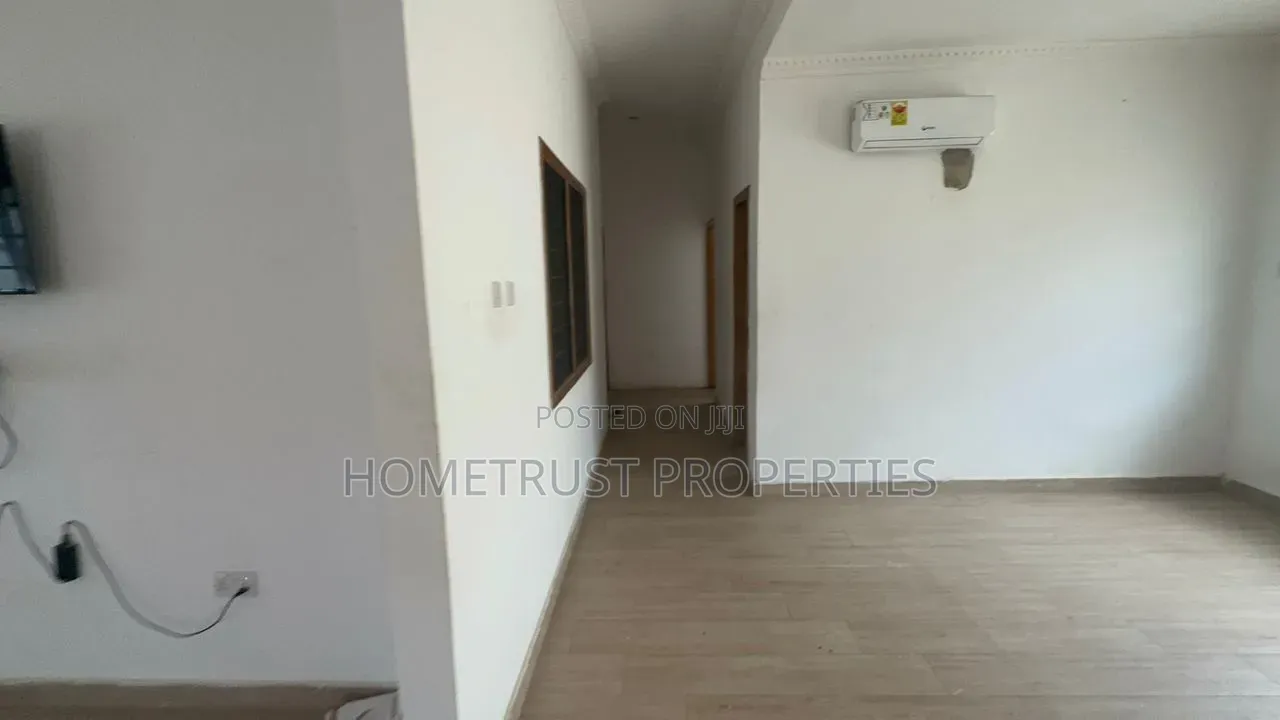 6bdrm House in Achimota Mile 7 for sale