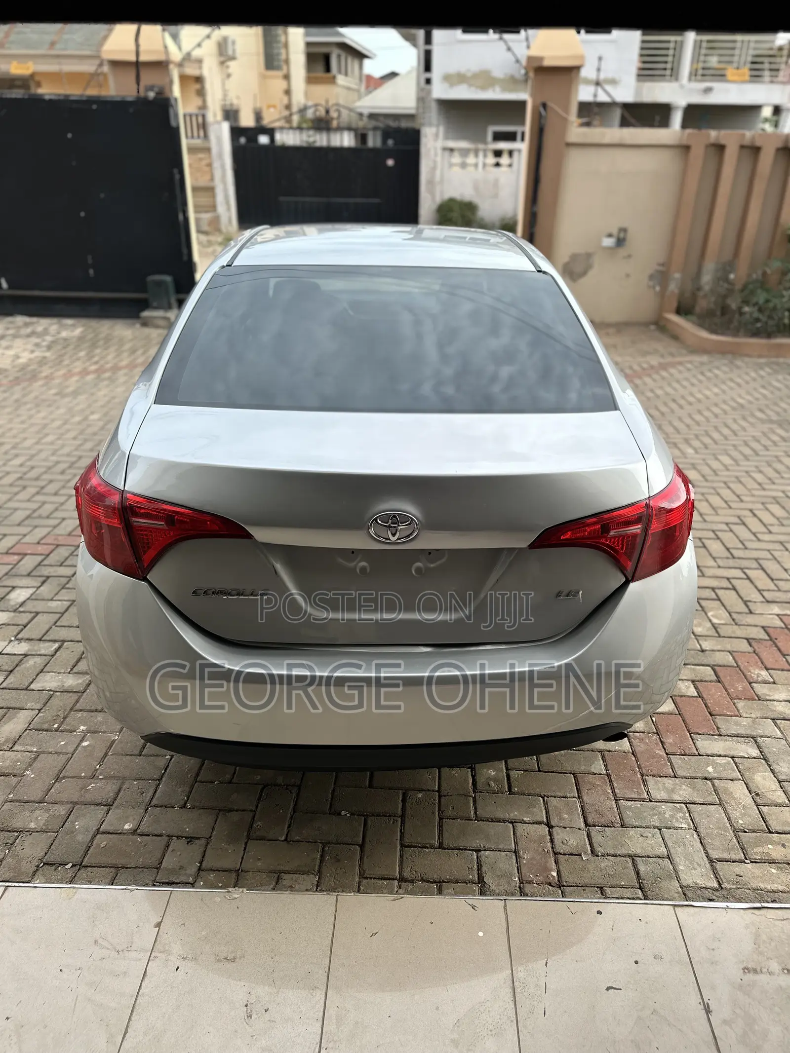 Toyota Corolla LE (1.8L 4cyl 2A) 2018 Silver