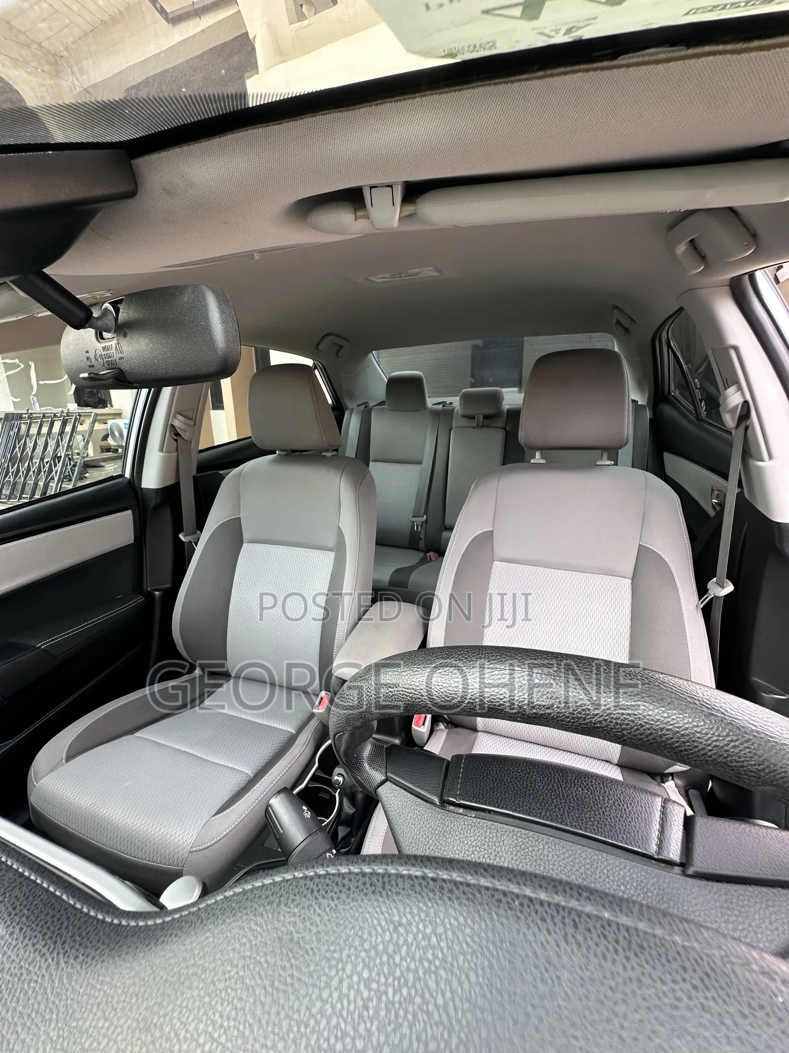 Toyota Corolla LE (1.8L 4cyl 2A) 2018 Silver