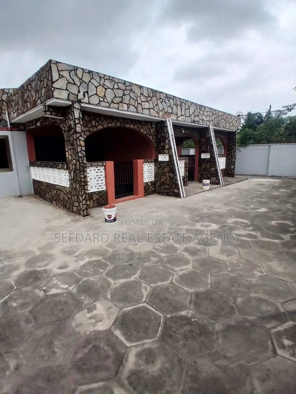 4bdrm House in Sefdard Properties, Amasaman for rent
