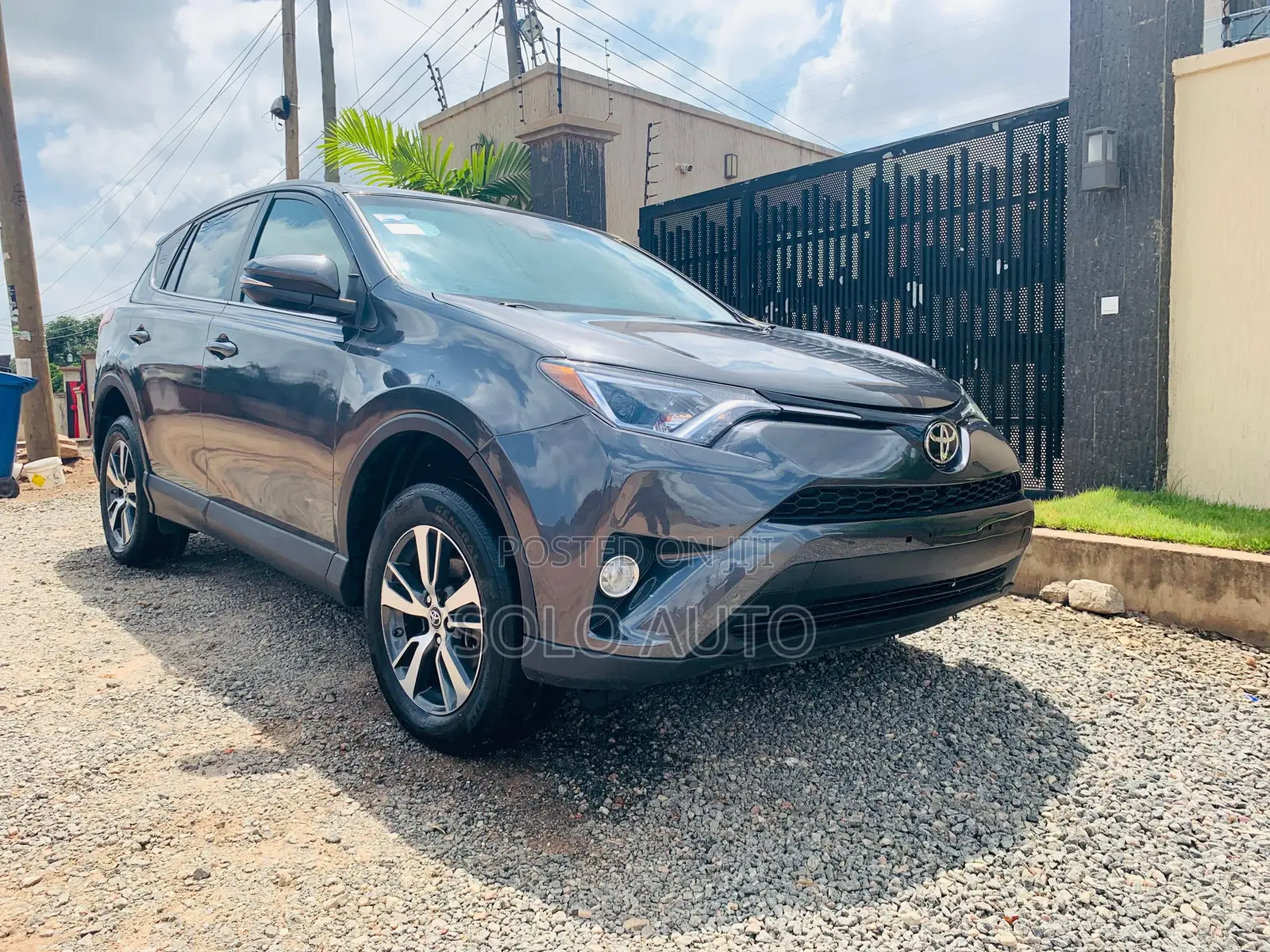 Toyota RAV4 XLE 4dr SUV AWD (2.5L 4cyl 6A) 2018 Gray