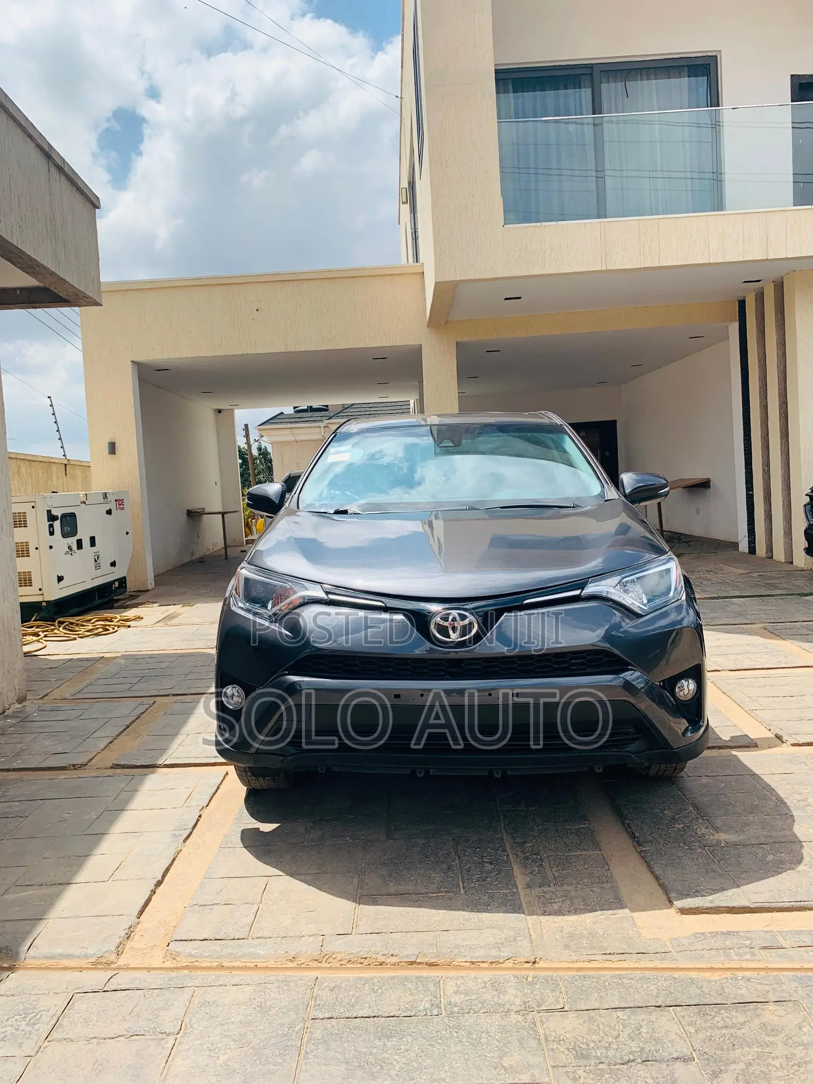 Toyota RAV4 XLE 4dr SUV AWD (2.5L 4cyl 6A) 2018 Gray