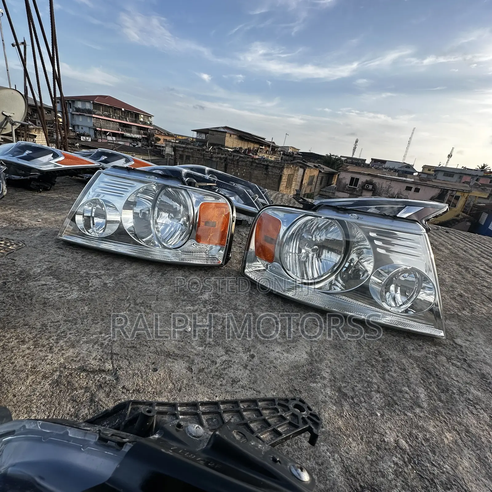 Ford F150 2005 Headlight Pair