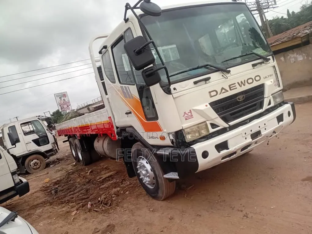 Daewoo Ultra 340ps Truck Double Axles 2015 White