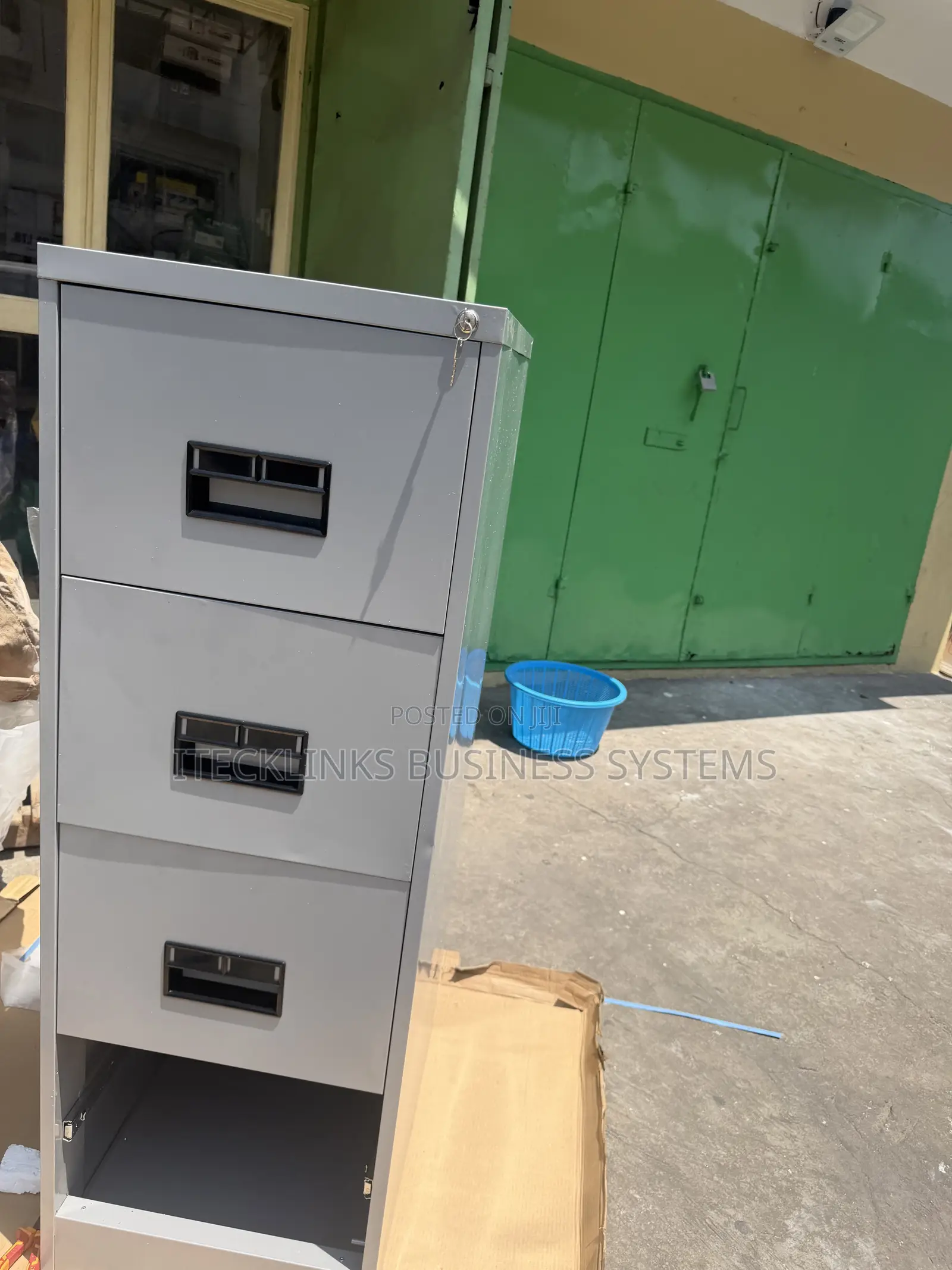 Cabinet 4 Drawers