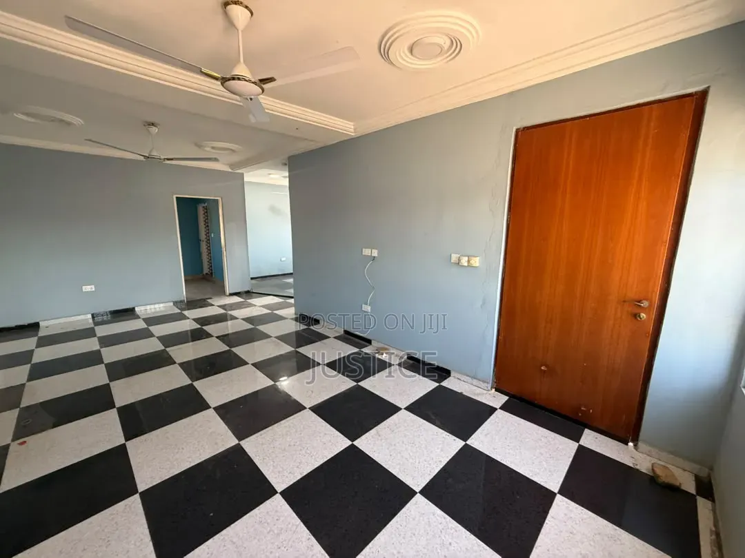 3bdrm Apartment in Westhills Mall Area for rent