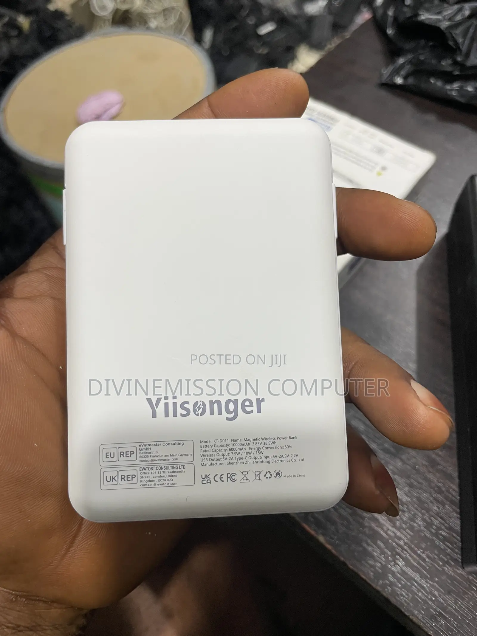 Yiisonger Wireless Power Bank 10,000 mAh, Uk Standard With 2 Cords