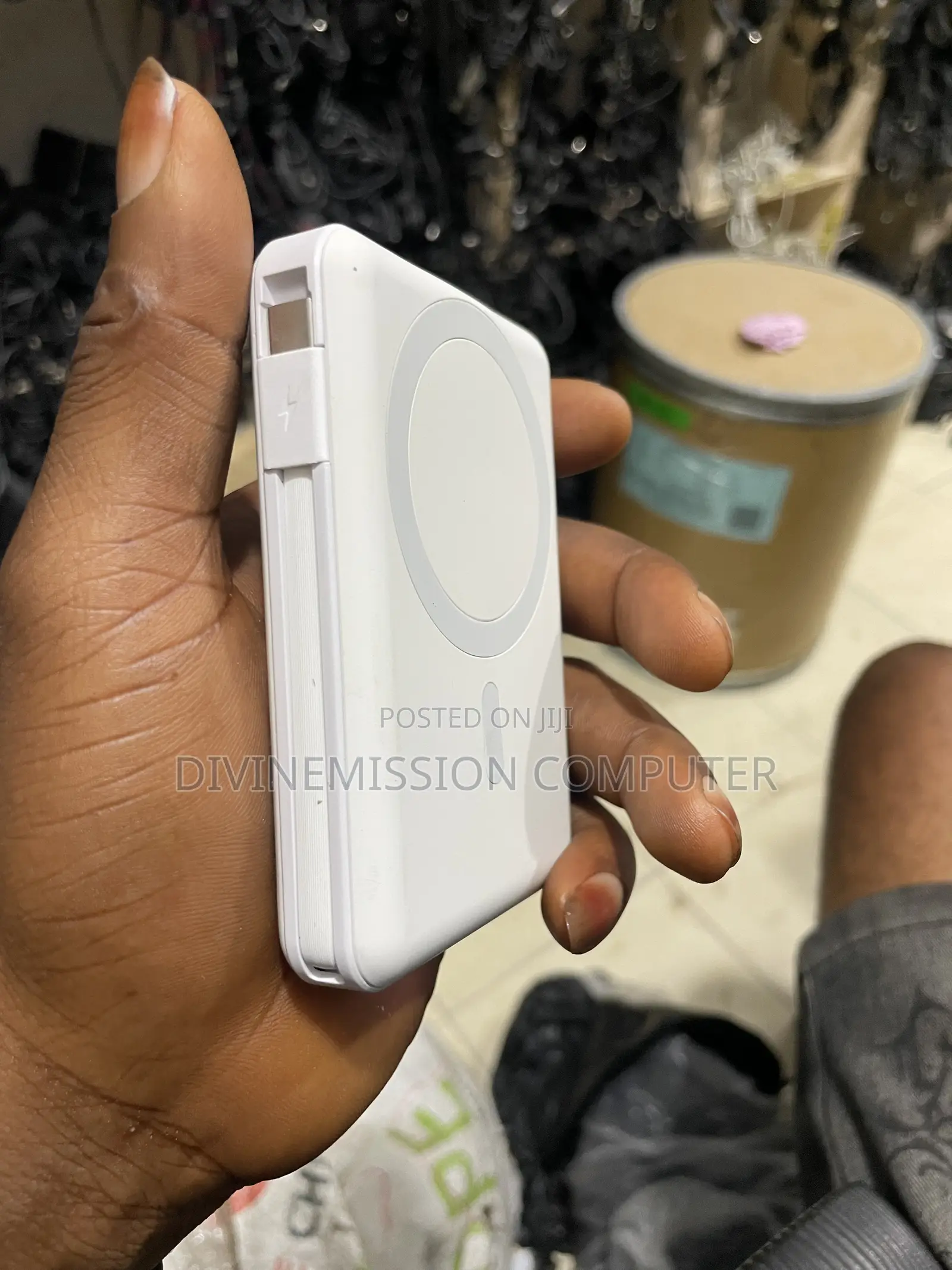 Yiisonger Wireless Power Bank 10,000 mAh, Uk Standard With 2 Cords