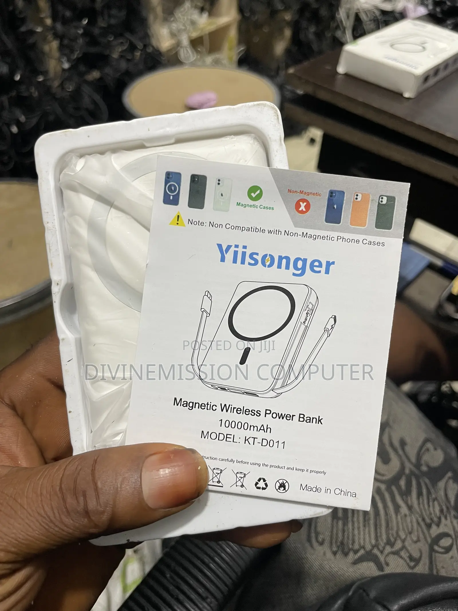 Yiisonger Wireless Power Bank 10,000 mAh, Uk Standard With 2 Cords