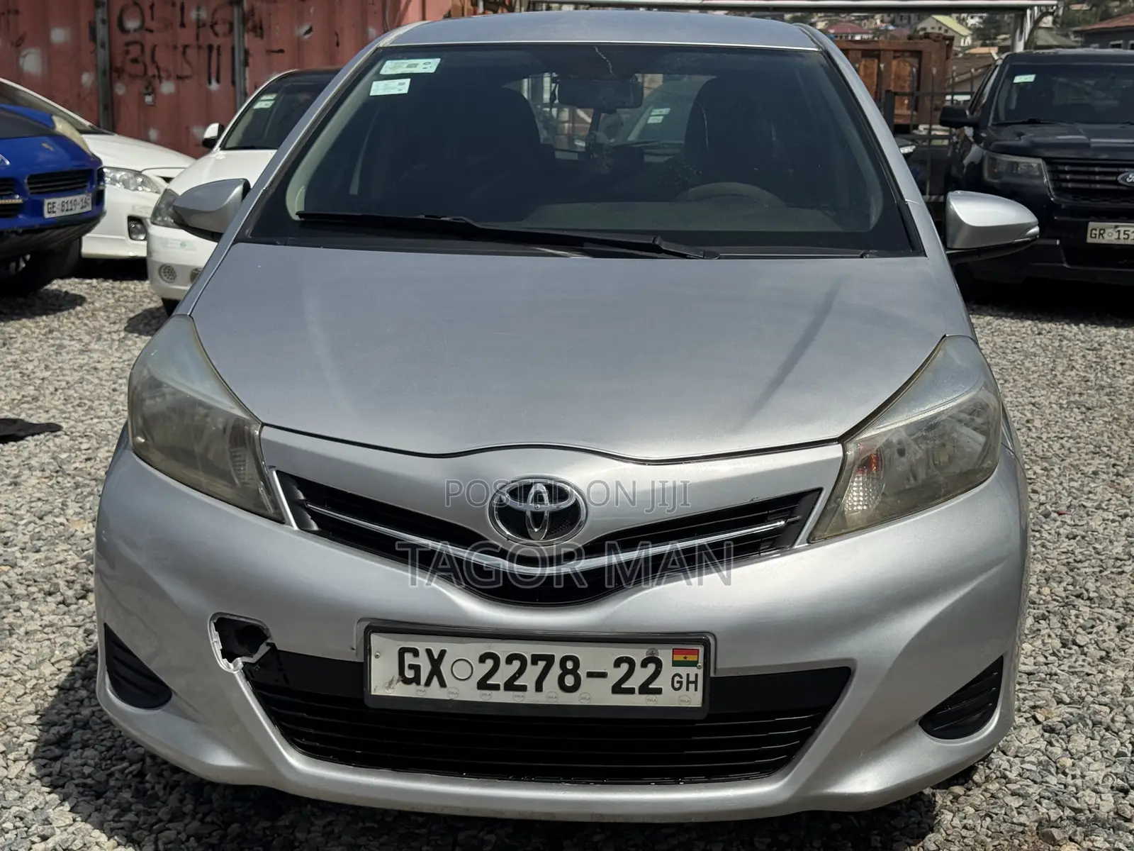 Toyota Yaris SE Hatchback 5dr 2012 Silver