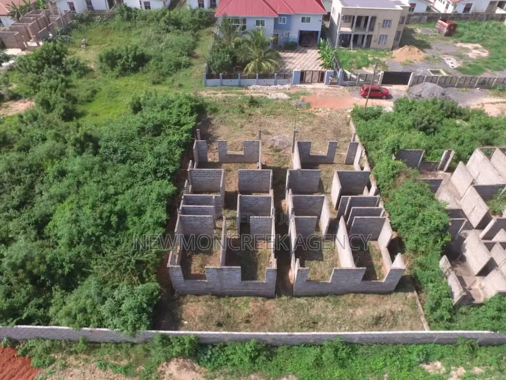 10bdrm Apartment in Oyibi Sasabi for sale