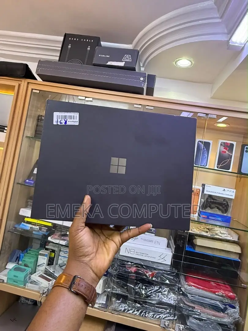New Microsoft Surface Pro 11th Edition, a Copilot+ PC 16GB SSD 1T