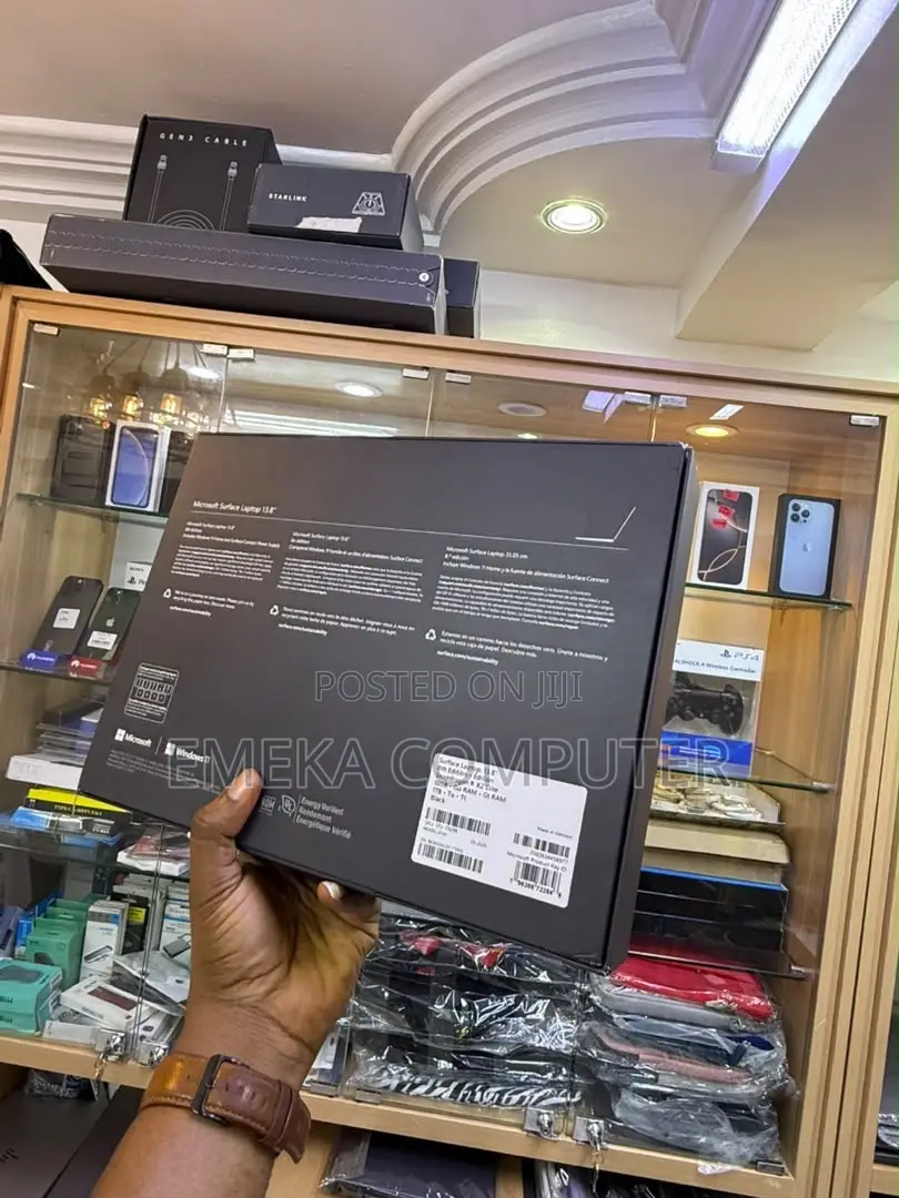 New Microsoft Surface Pro 11th Edition, a Copilot+ PC 16GB SSD 1T