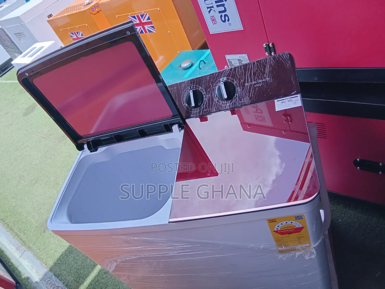 Quality Washing Machine With Convenient Control Knobs