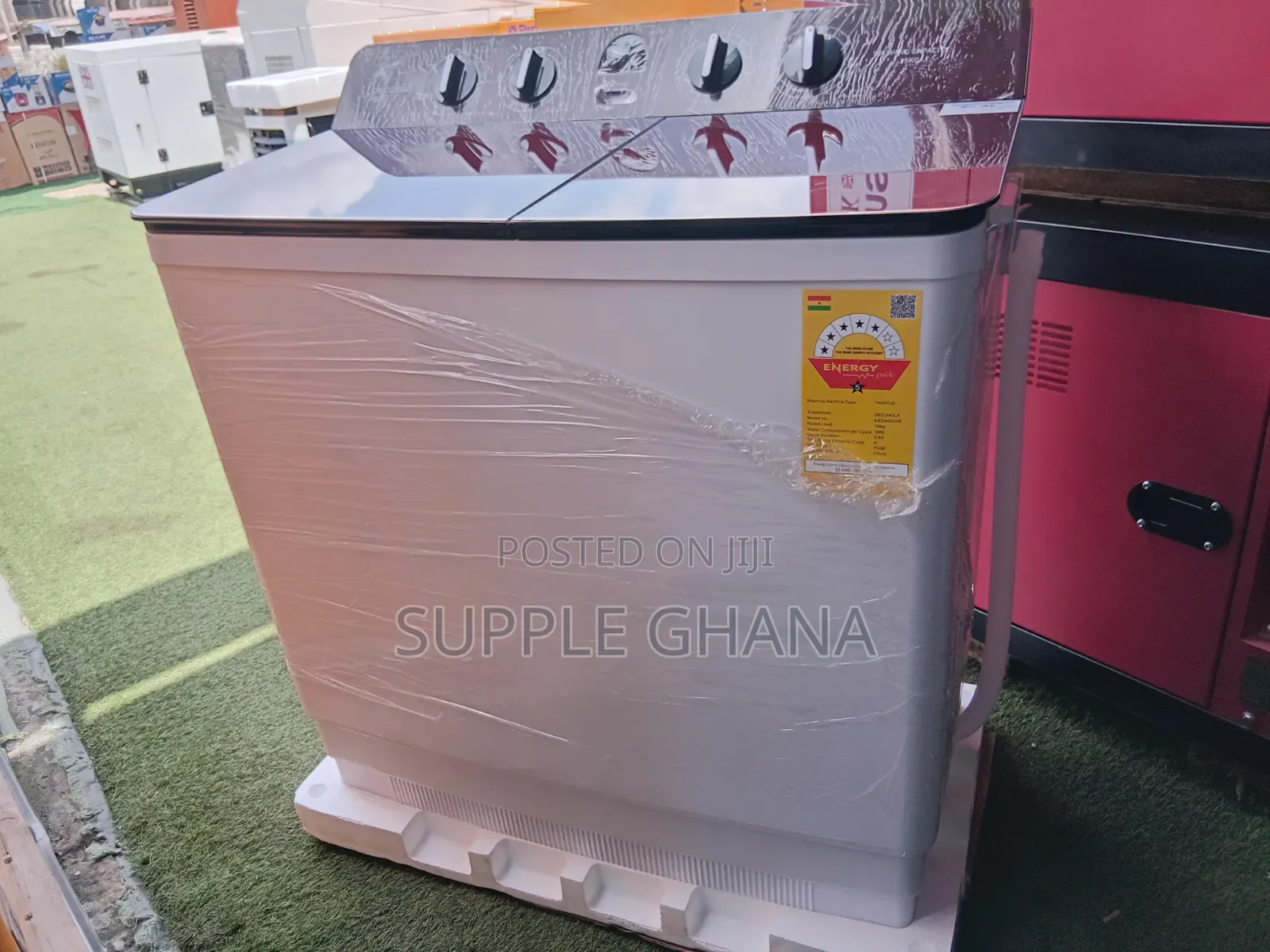 Quality Washing Machine With Convenient Control Knobs
