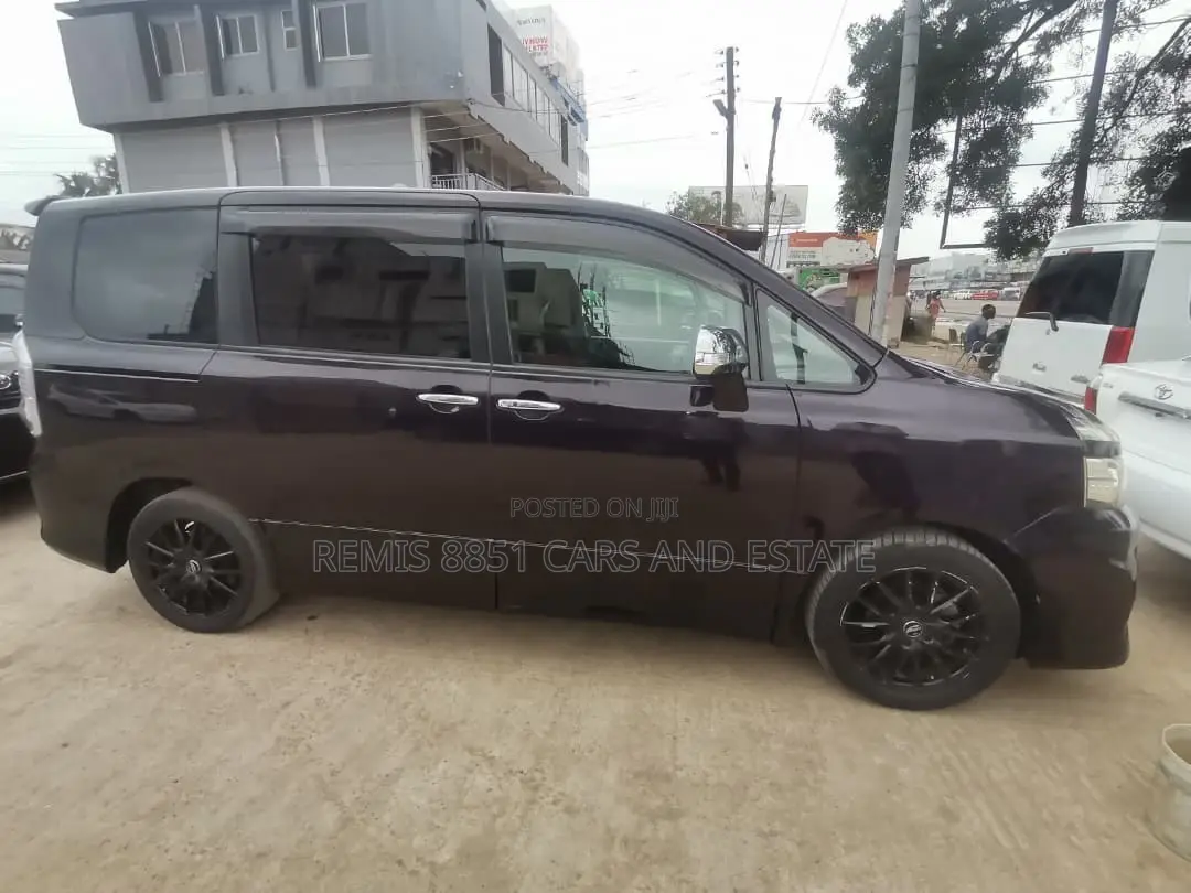 Toyota Voxy 2012 Black