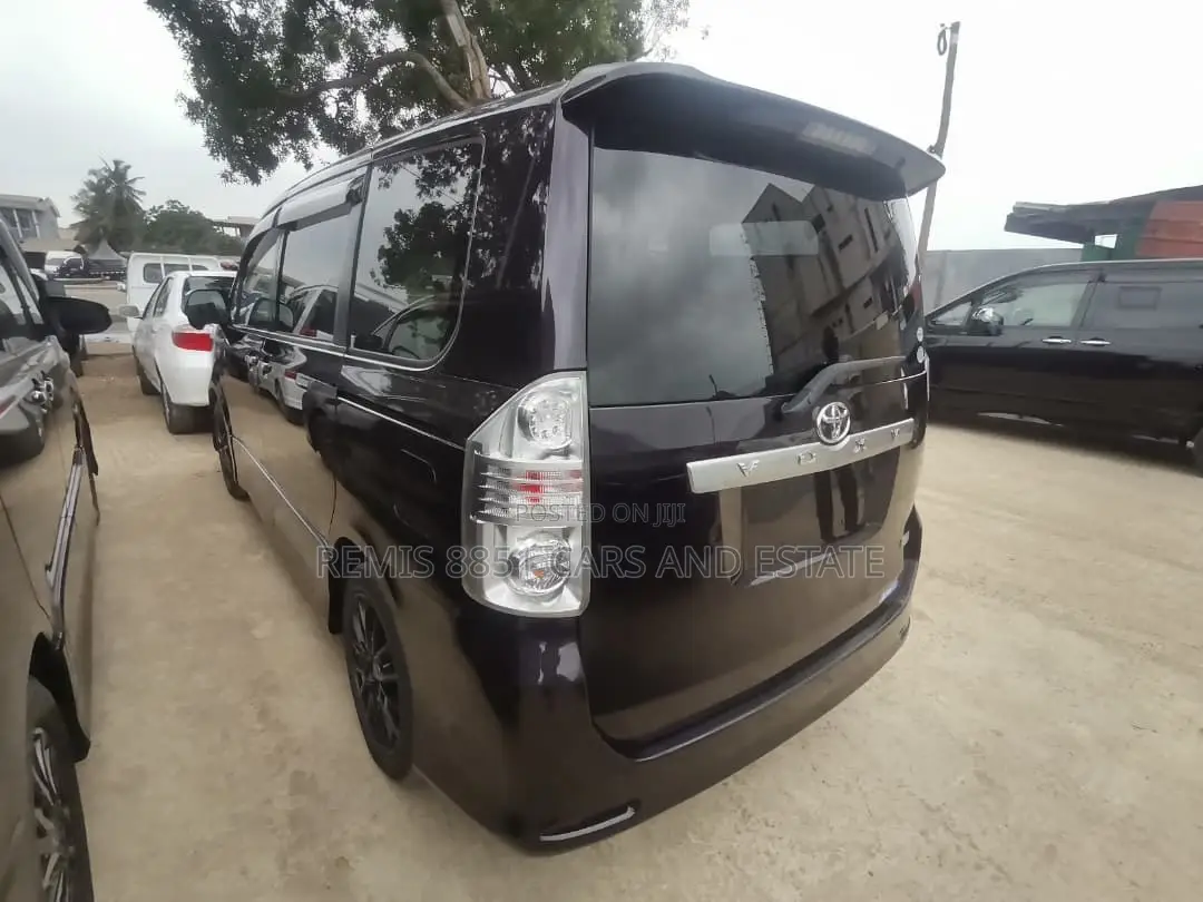 Toyota Voxy 2012 Black