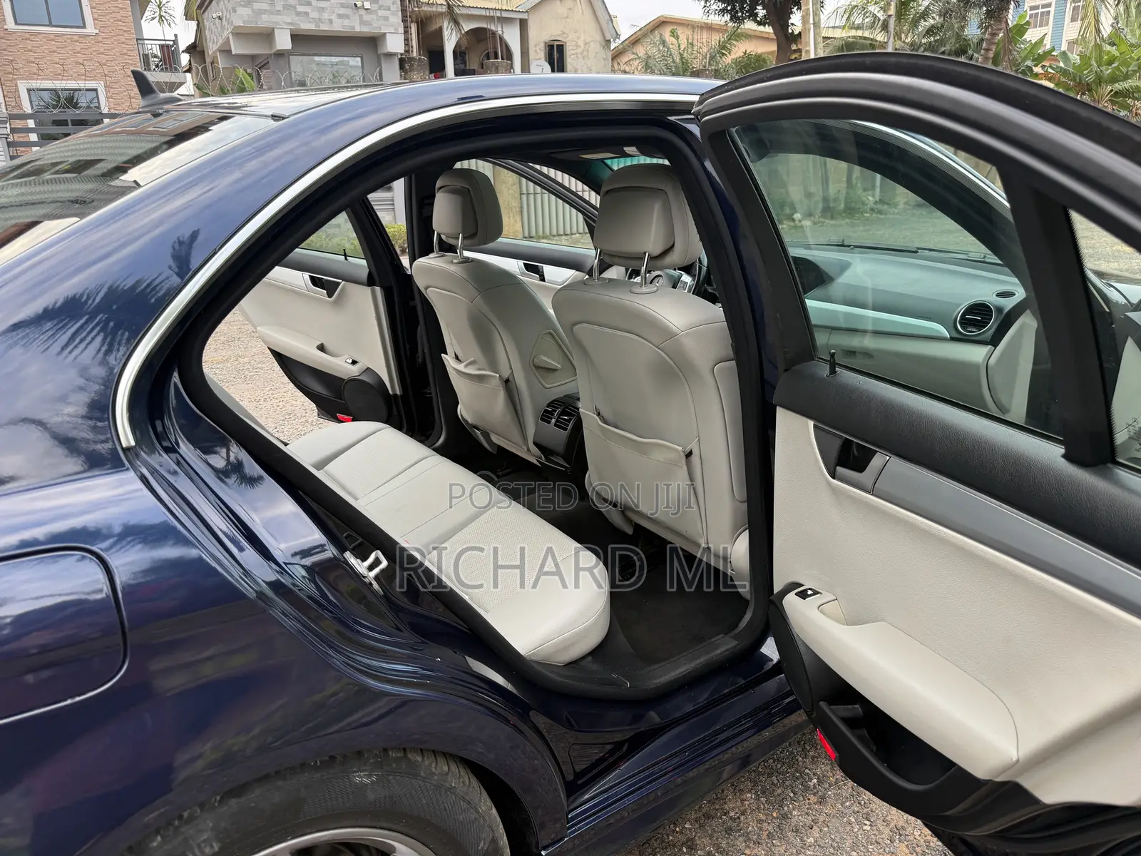 Mercedes-Benz C250 2014 Blue