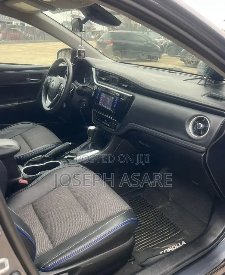 Toyota Corolla SE 4dr Sedan (1.8L 4cyl CVT) 2017