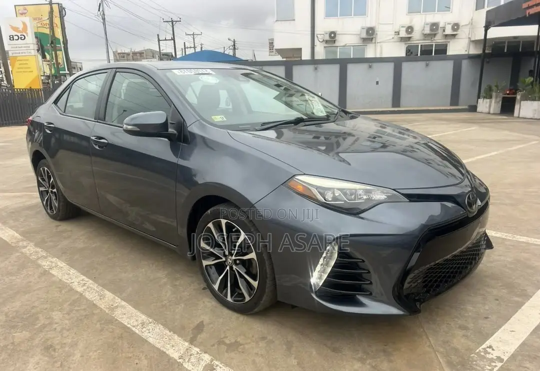 Toyota Corolla SE 4dr Sedan (1.8L 4cyl CVT) 2017