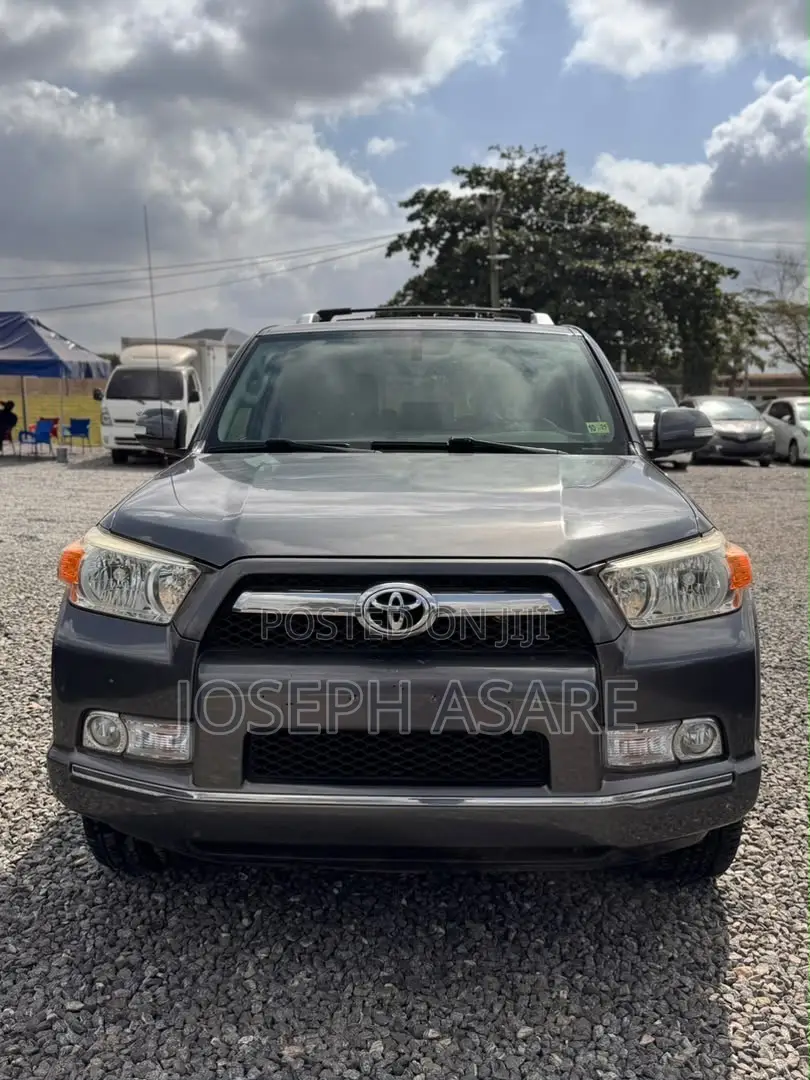 Toyota 4-Runner Limited 4WD 2011