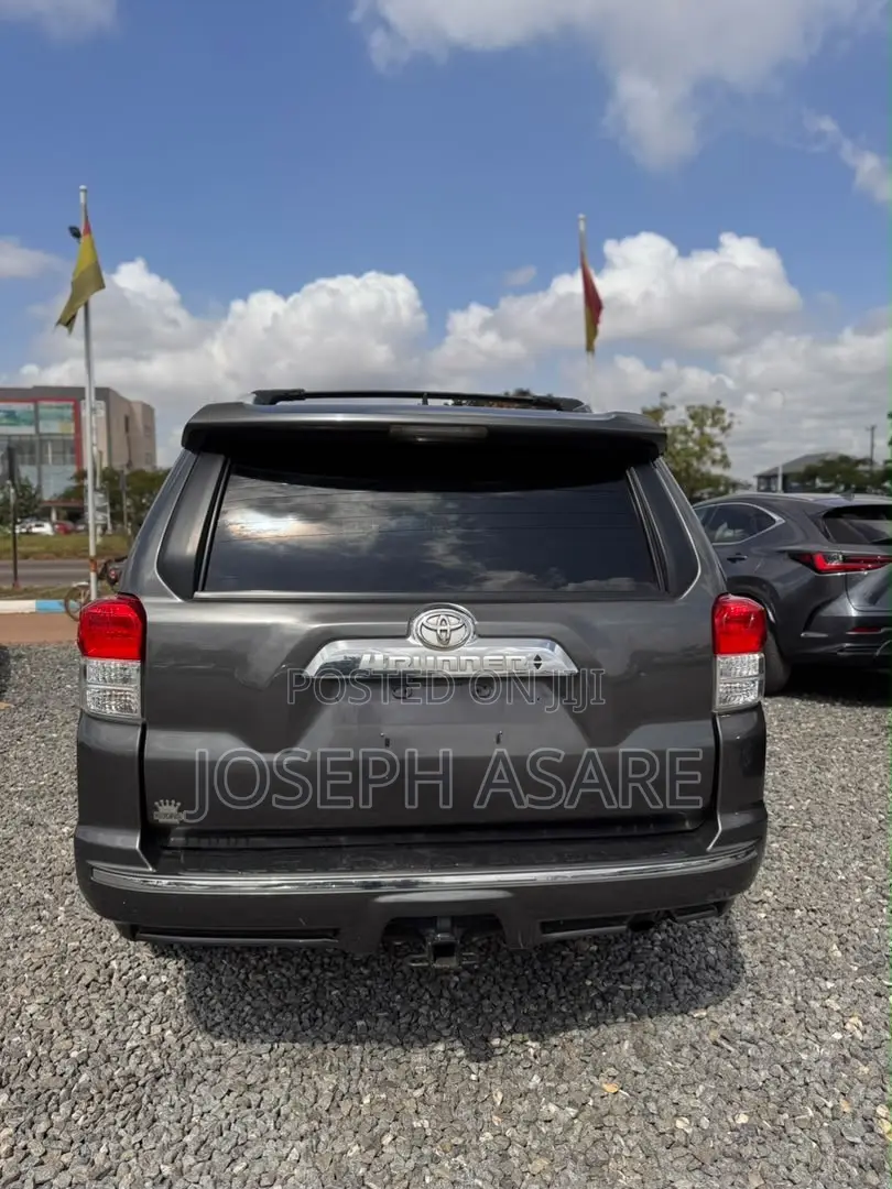 Toyota 4-Runner Limited 4WD 2011