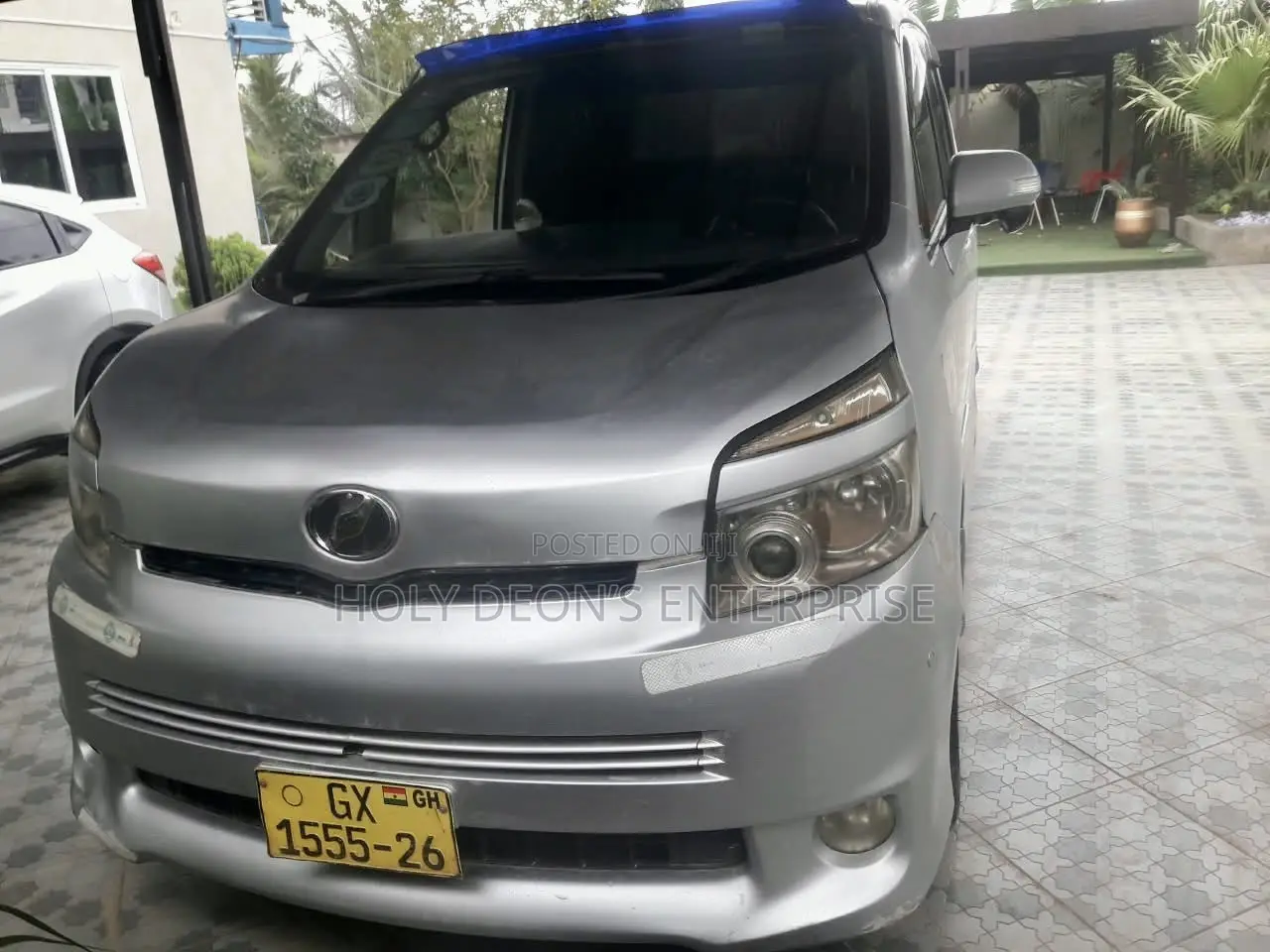 Toyota Voxy V 4WD 8-Seater 2013 Silver