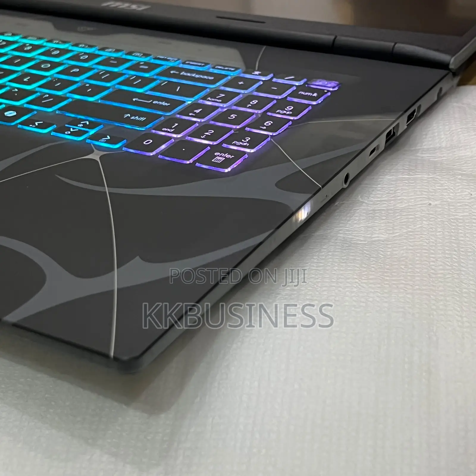 New Laptop MSI Cyborg 15 16GB AMD Ryzen 7 SSD 1T