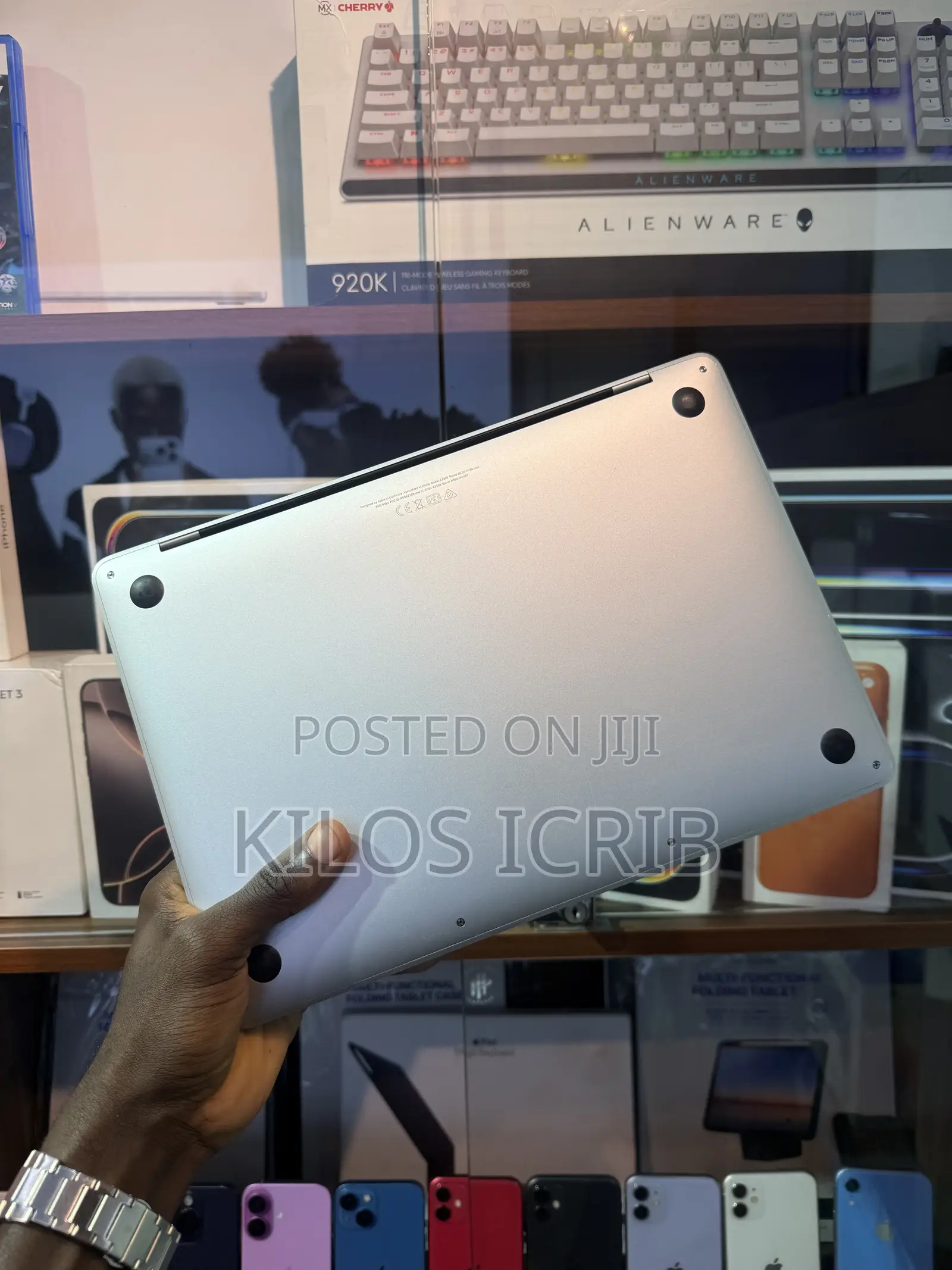 Laptop Apple MacBook Pro 2022 M2 8GB Apple M2 SSD 512GB