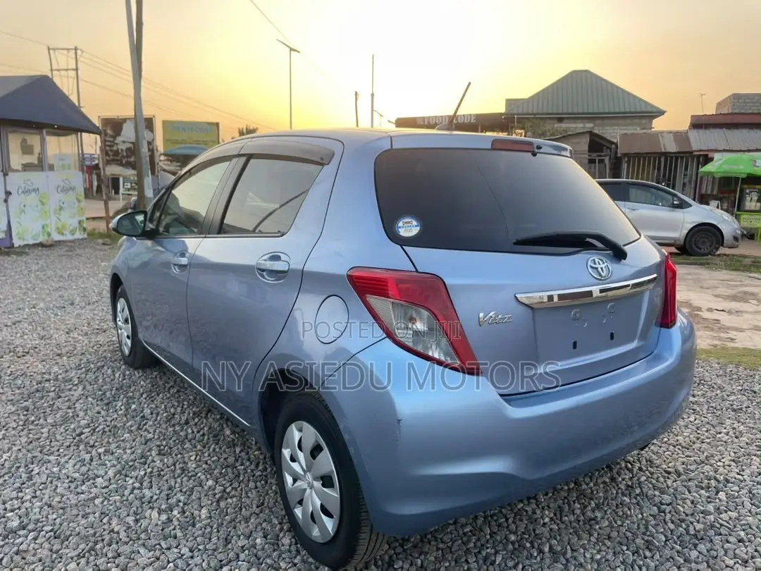 Toyota Vitz 1.3 FWD 5dr 2012 Blue