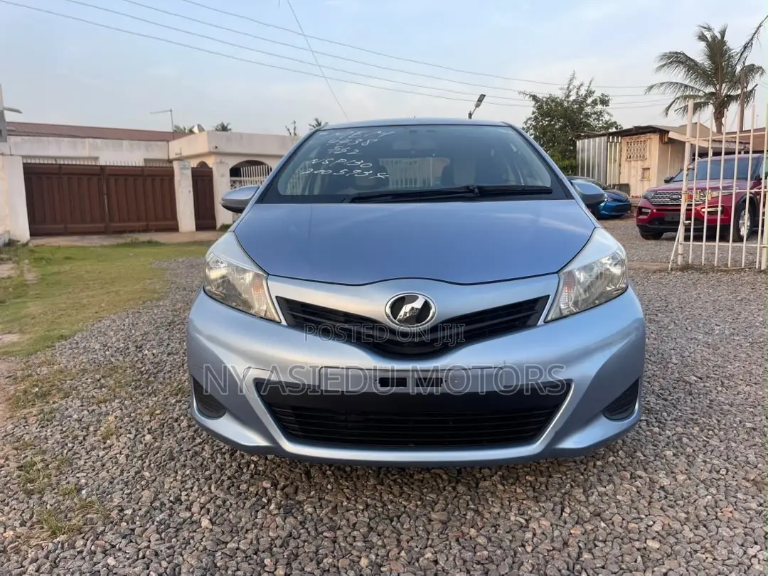 Toyota Vitz 1.3 FWD 5dr 2012 Blue