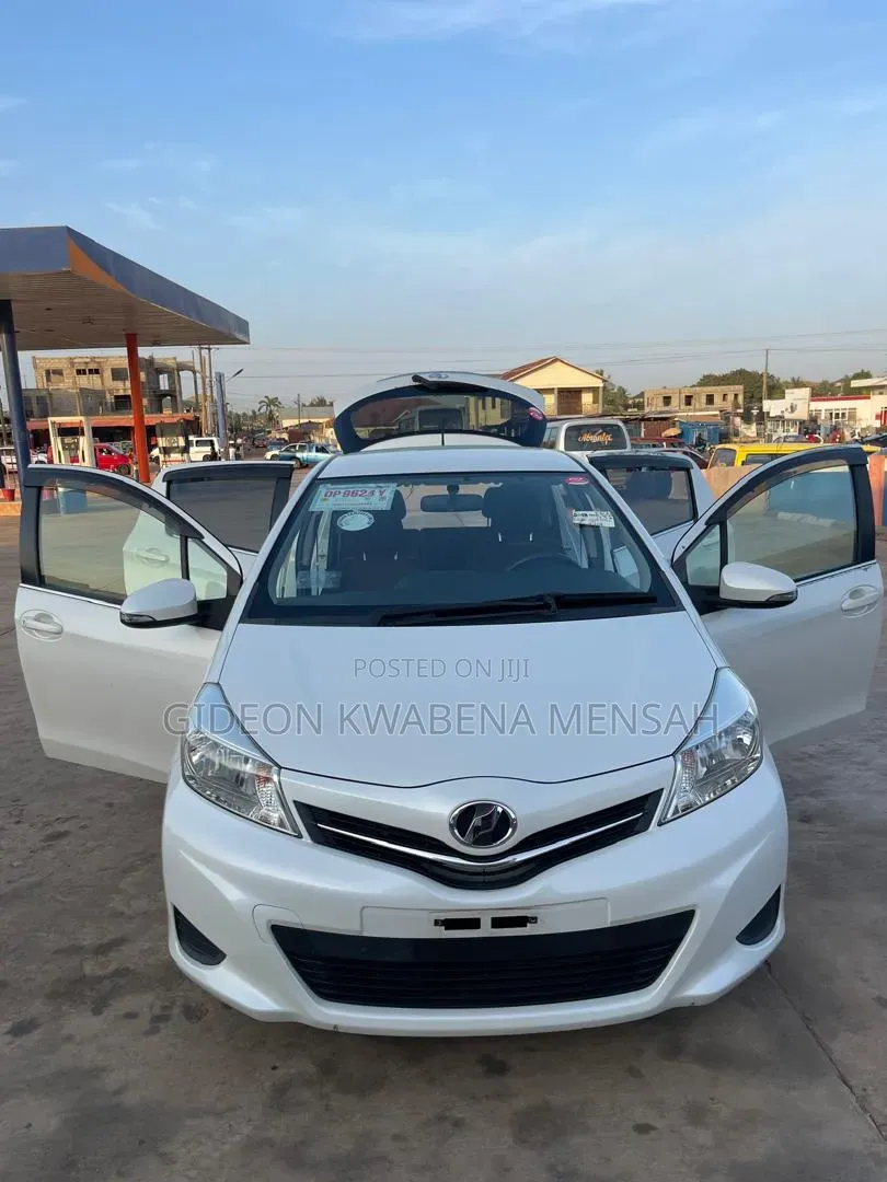 Toyota Vitz 1.3 AWD 5dr 2014 White